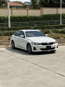 BMW Serie 3 330i Sport Line usado (2023) color Blanco precio $170.000.000 - imagen 1