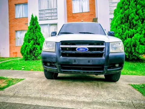 Ford Ranger XLT usado (2008) color Blanco precio $58.000.000 - imagen 1