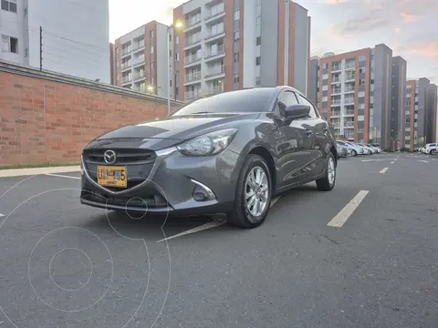 Mazda 2 Sedan Touring Aut usado (2020) color Gris precio $59.900.000 - imagen 1