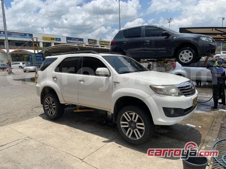 Toyota Fortuner 2011 - imagen 1