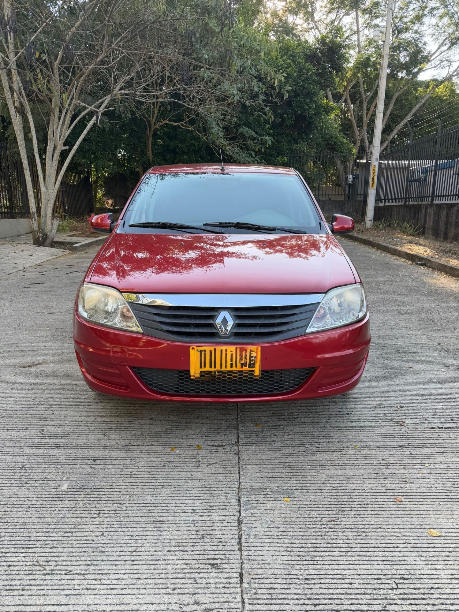 Renault Logan 1.6 expression 2015 - imagen 1