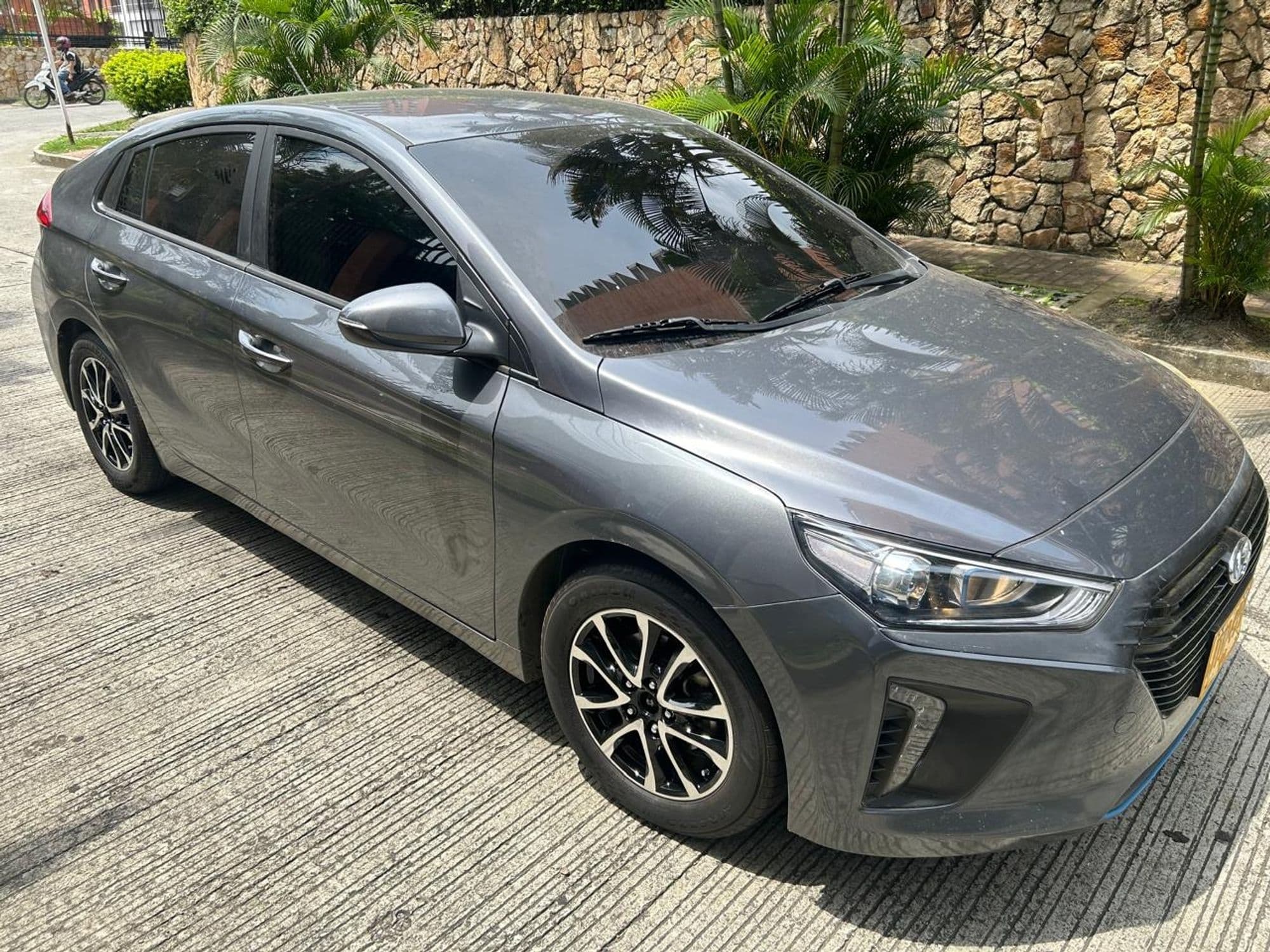 HYUNDAI IONIQ HÍBRIDO 2019 - imagen 1