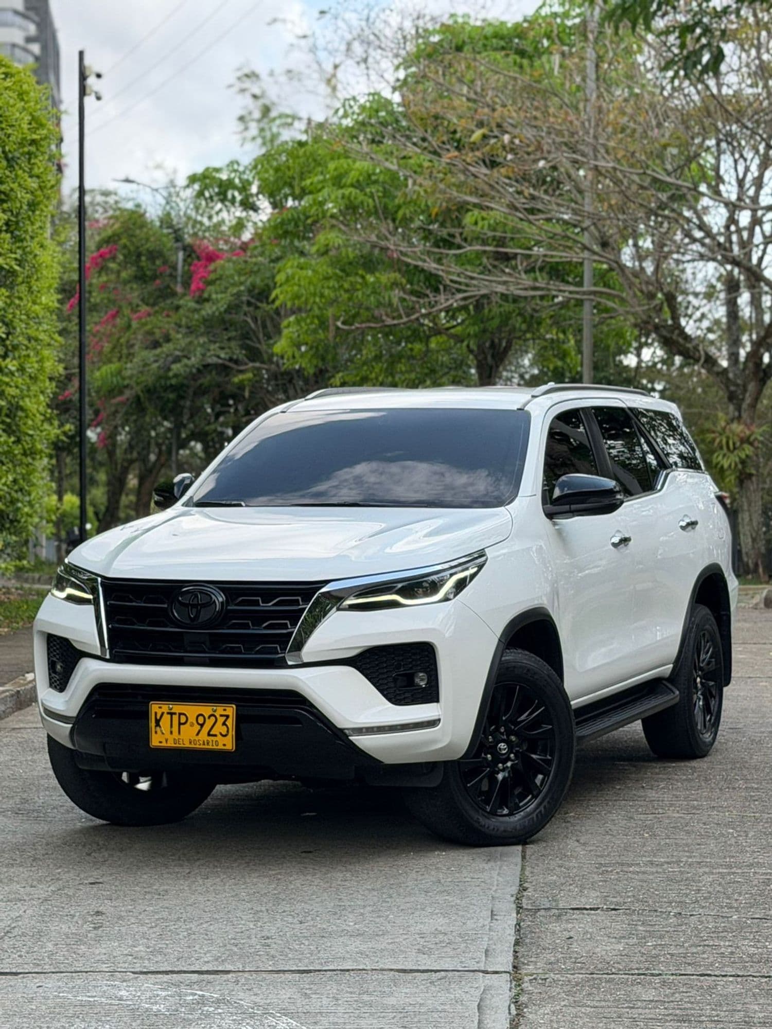 Toyota Fortuner SRV 2021 gasolina - imagen 1