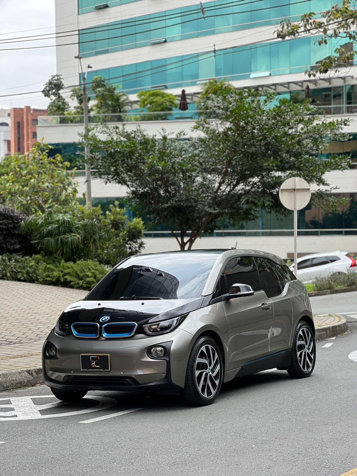 BMW i3 Loft 125kw Electrico 100 - imagen 1
