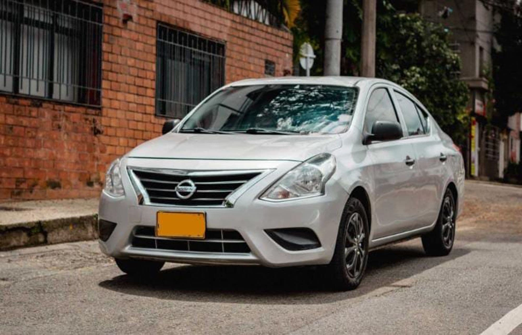 Nissan Versa Advance 2015 - imagen 1