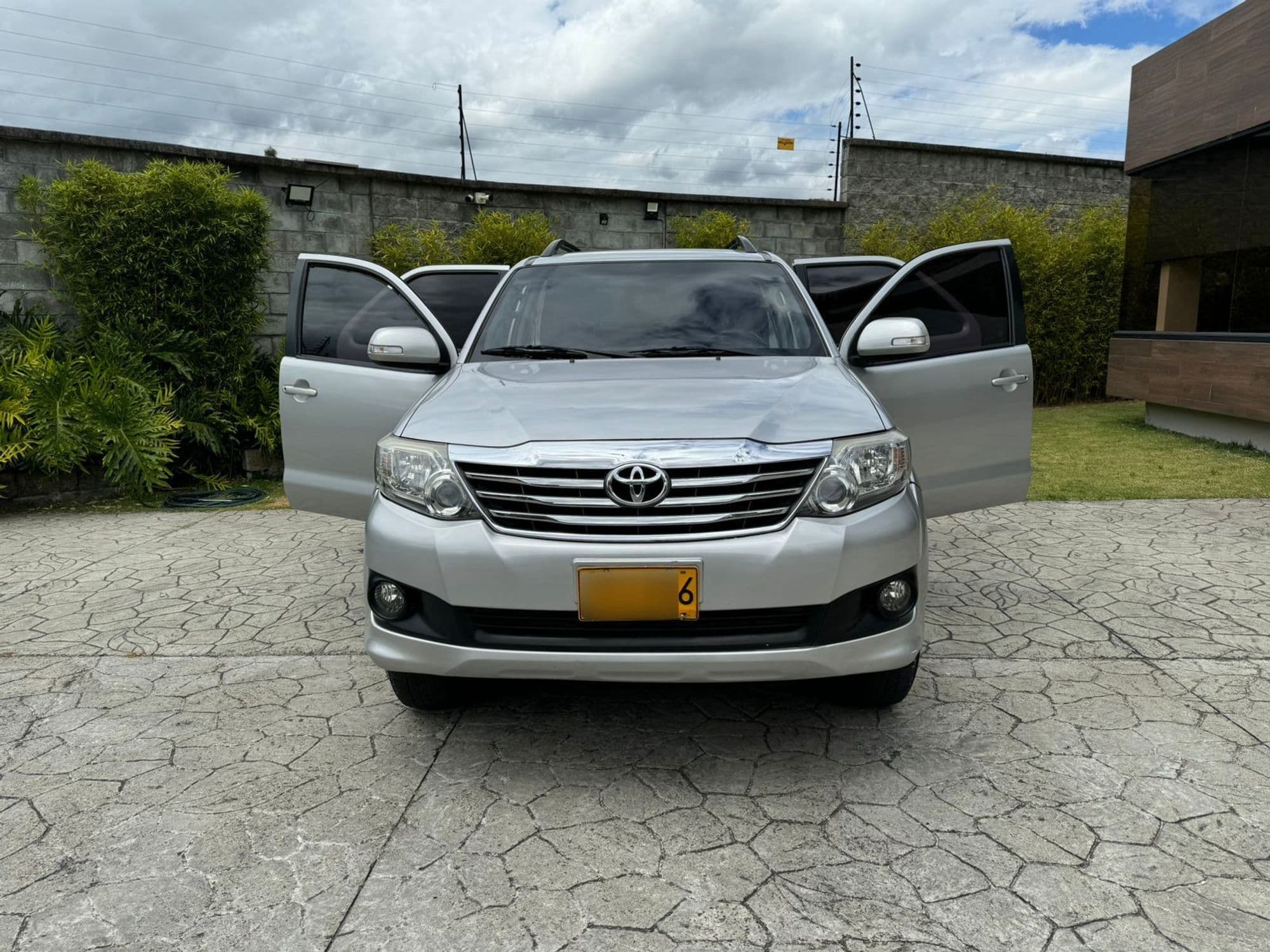 Toyota Fortuner SR5 - imagen 1