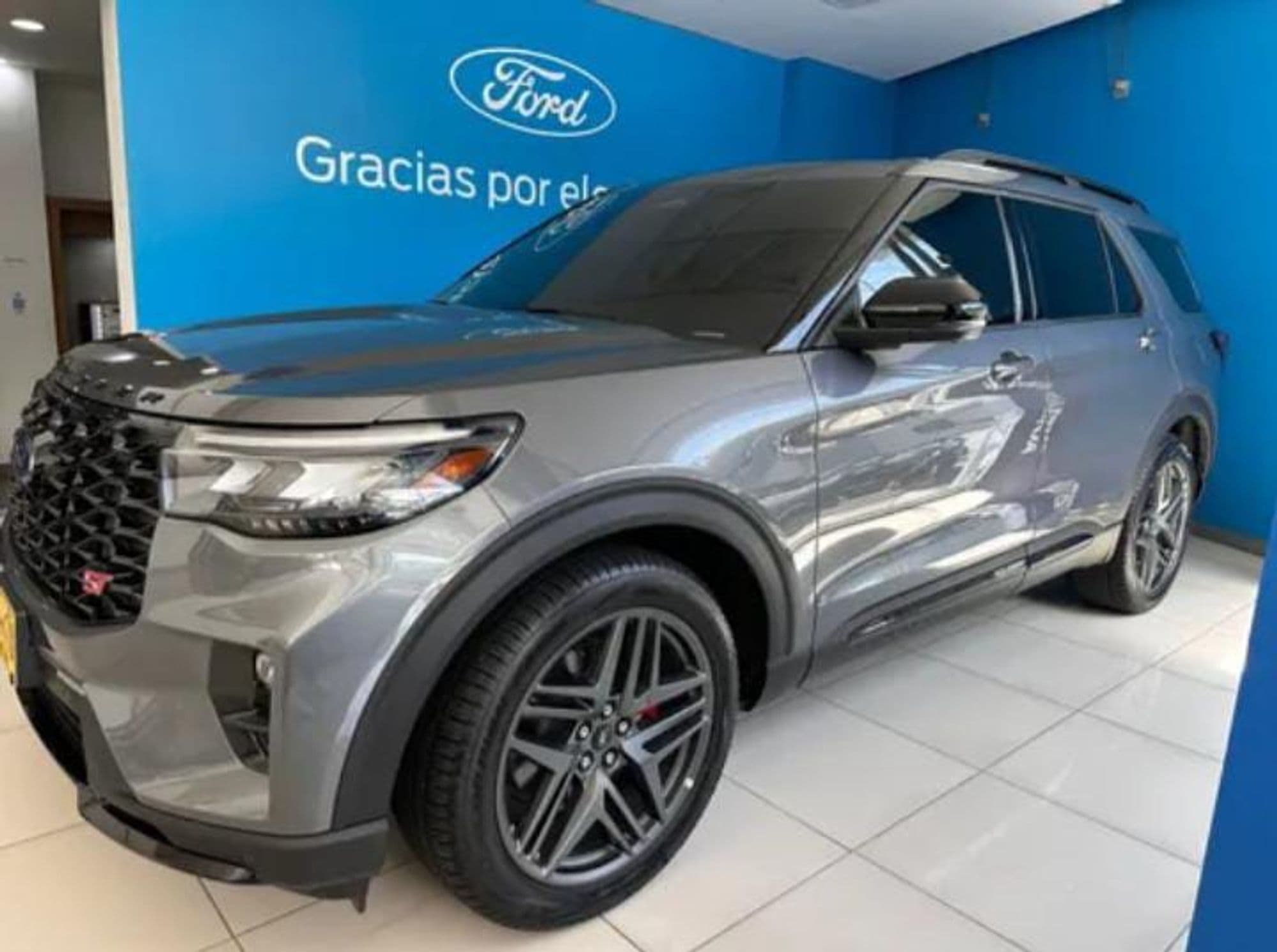 Ford Explorer ST 2025 - imagen 1