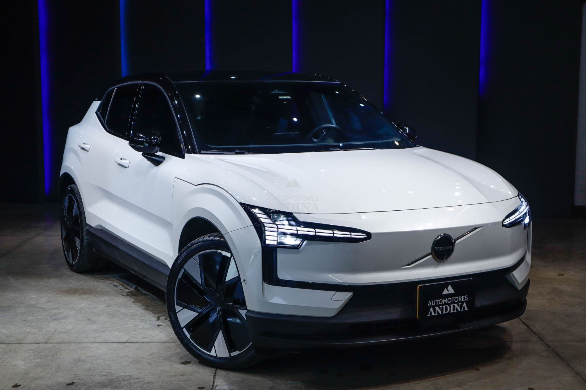 Volvo EX30 EXTENDED RANGE ULTRA 203KW FWD 2024 - imagen 1