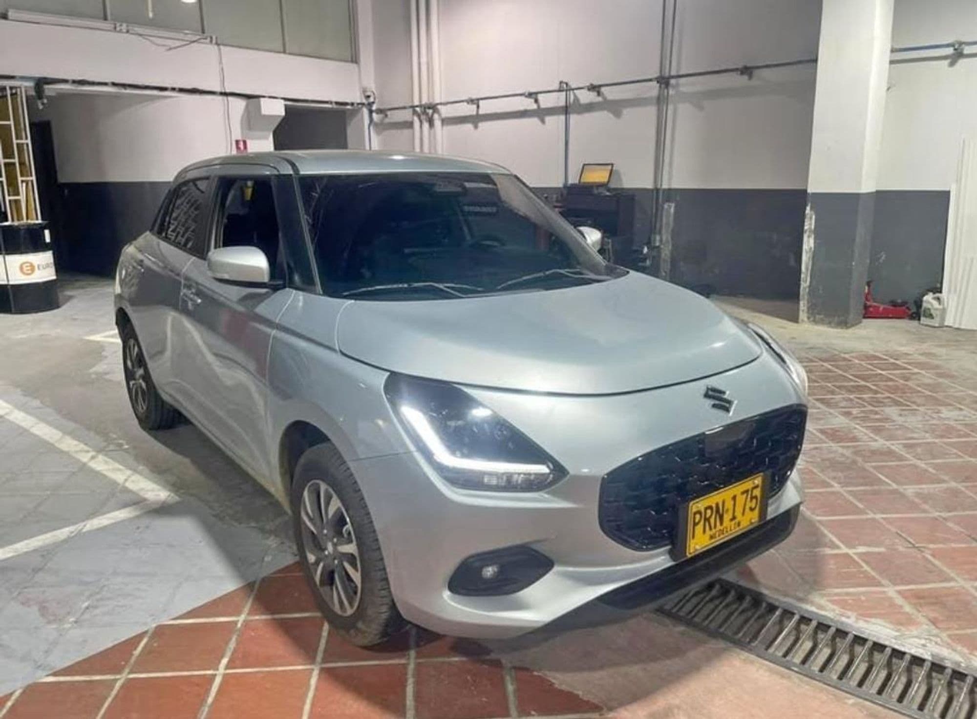 Suzuki Swift GLX 2026 - imagen 1