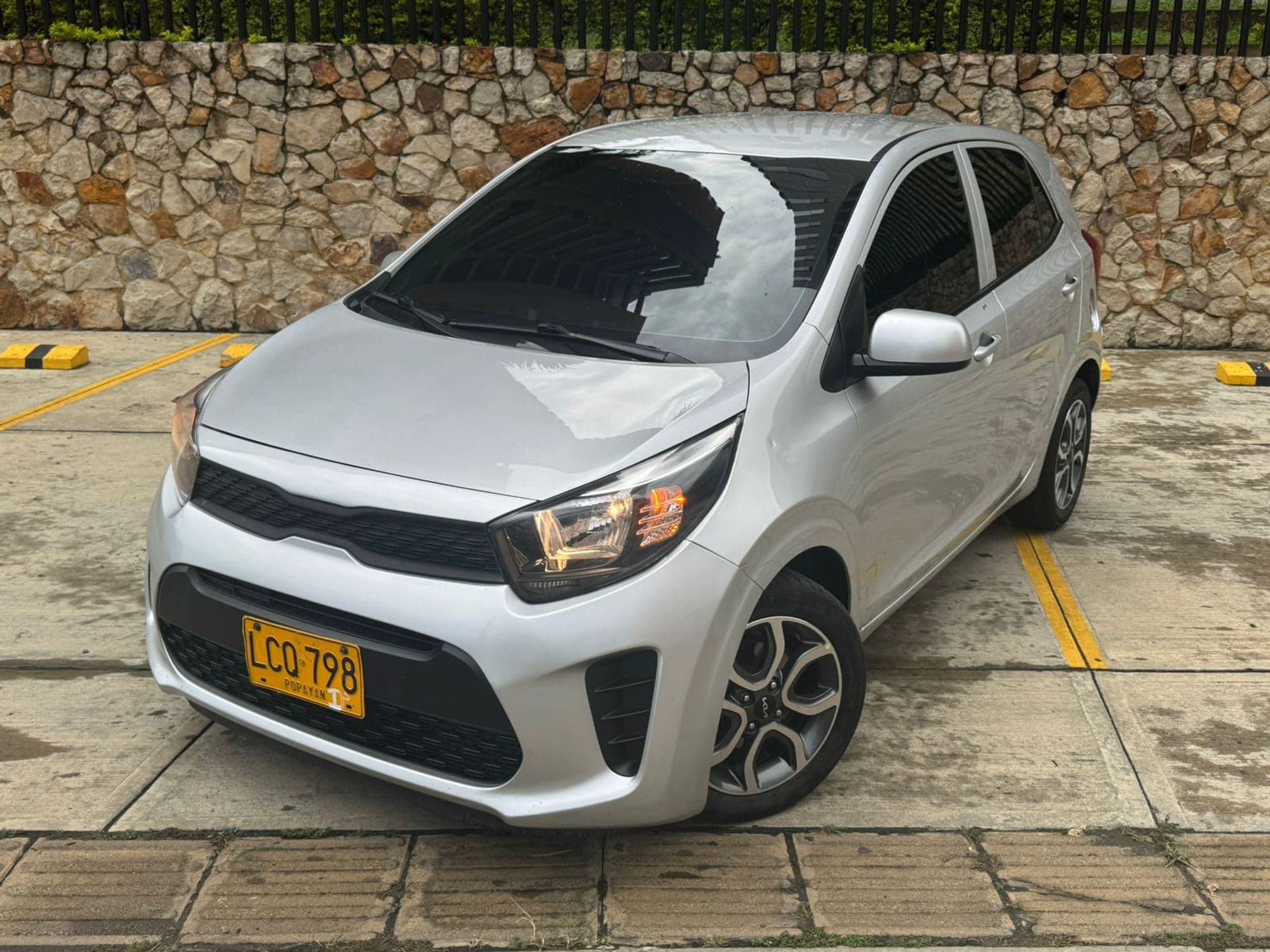 Kia Picanto Zenith 2022 automatico - imagen 1