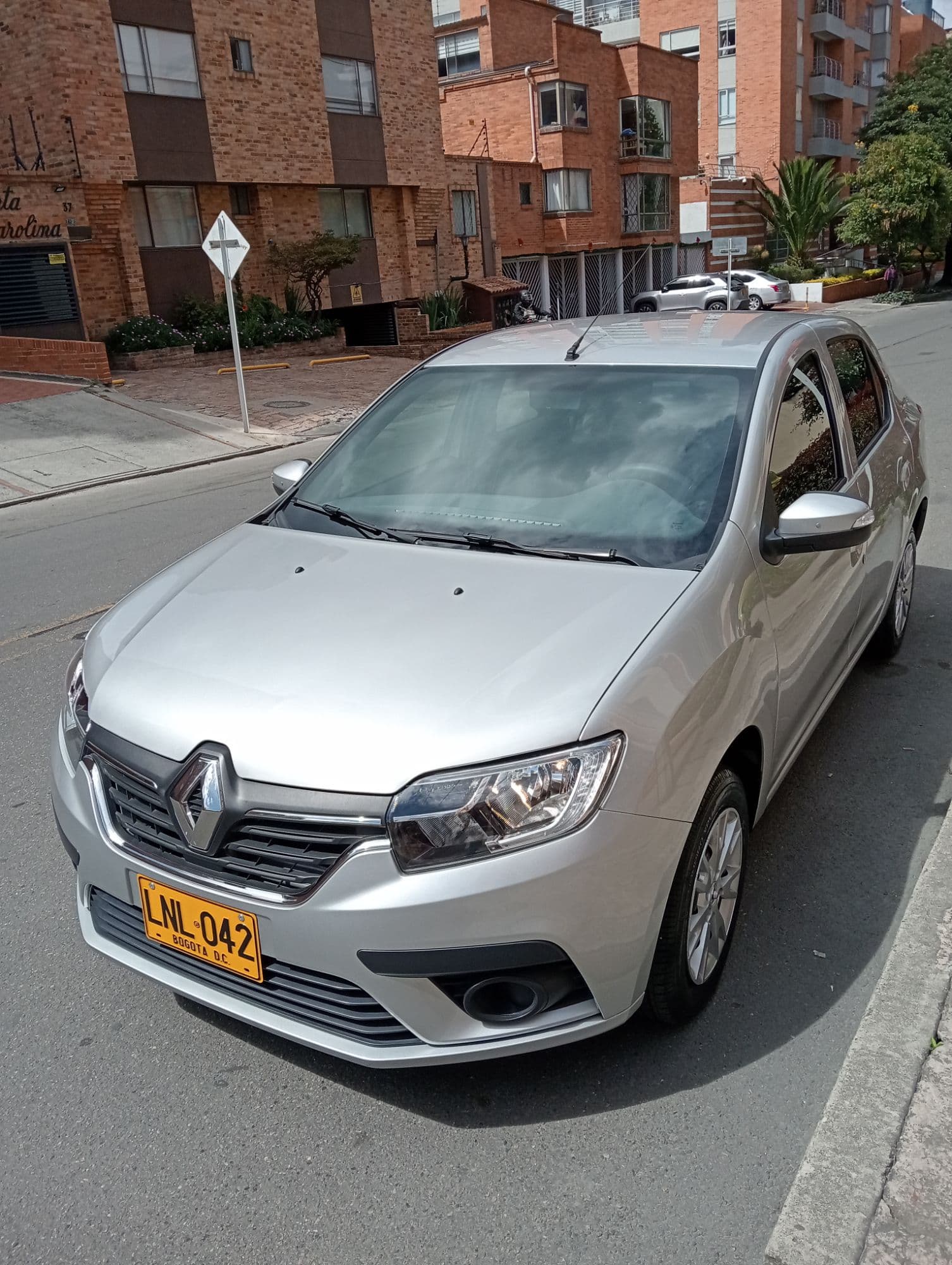 Renault Logan 1.6 Life Sedan Manual - imagen 1