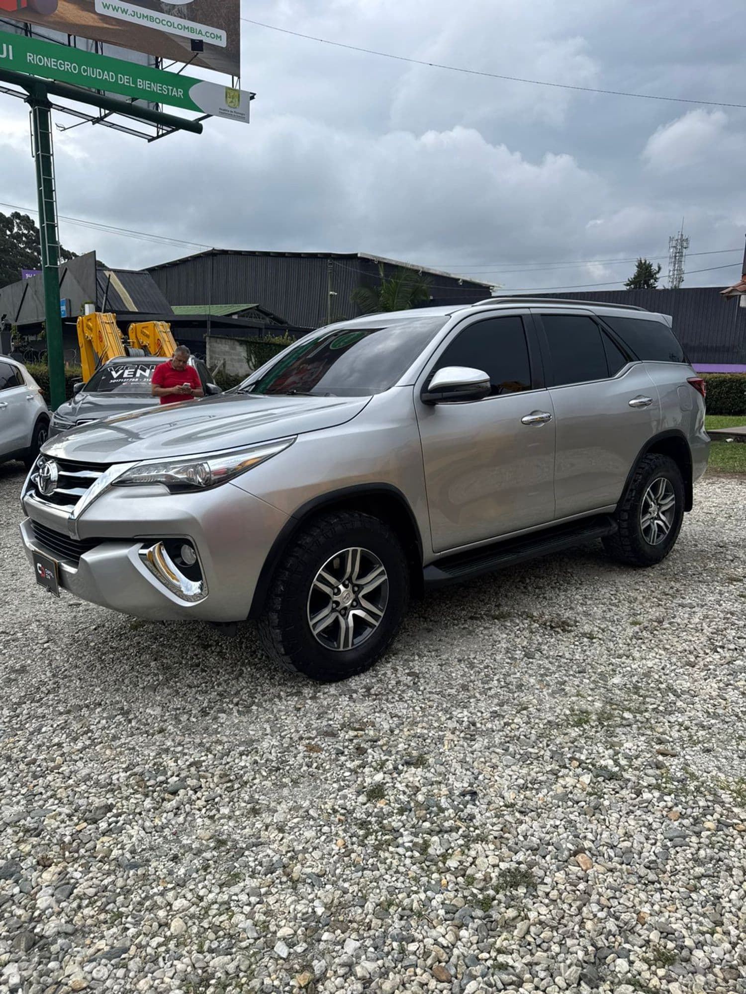 Toyota Fortuner SRV 2.7 Gasolina - imagen 1