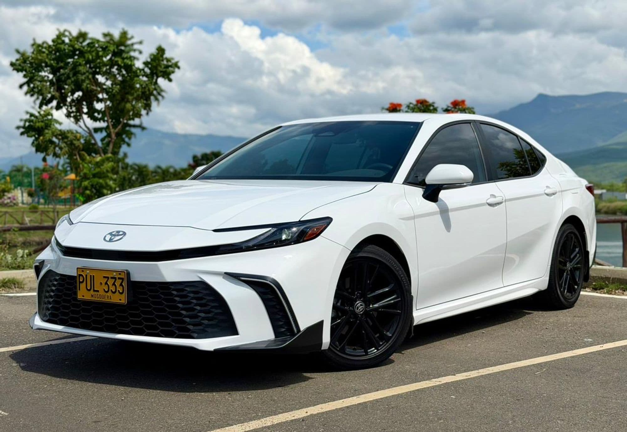 Toyota CAMRY HEV SE 2025 - imagen 1