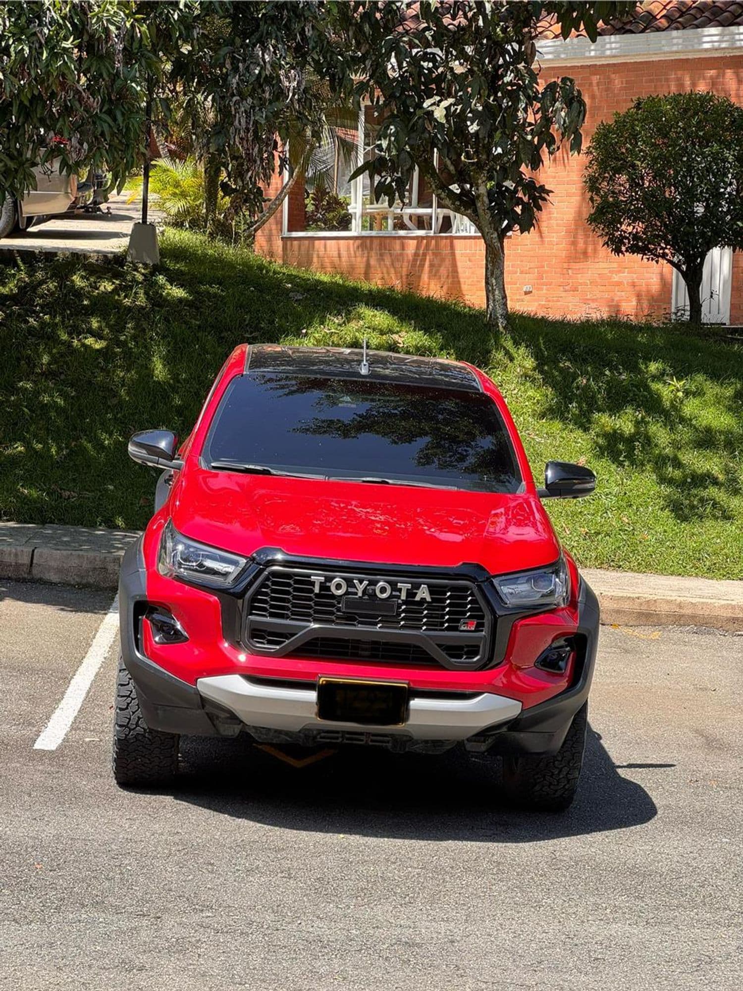 Toyota Hilux GRS 2.8 diesel - imagen 1