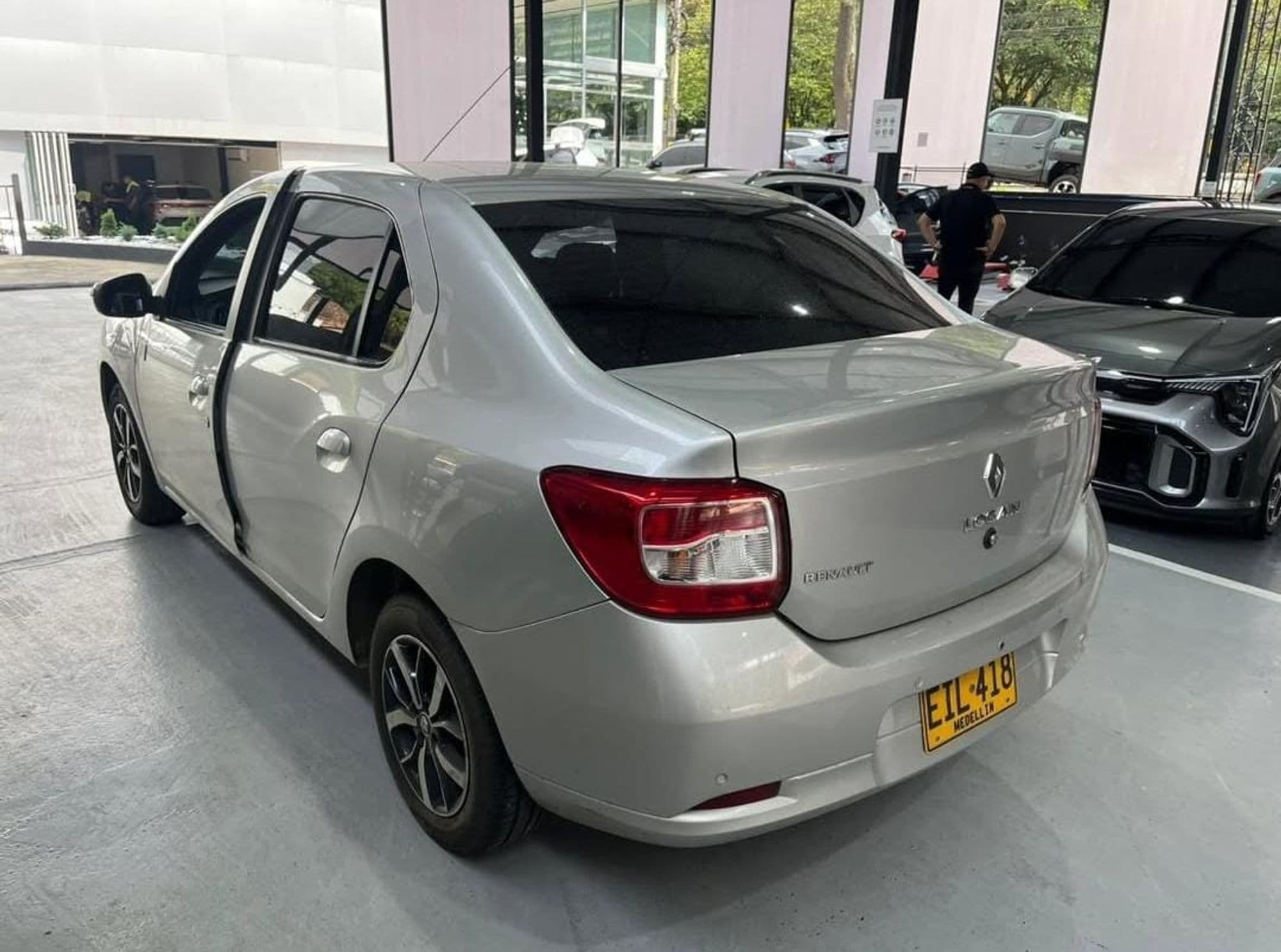 Renault Logan Expression 2018 - imagen 1