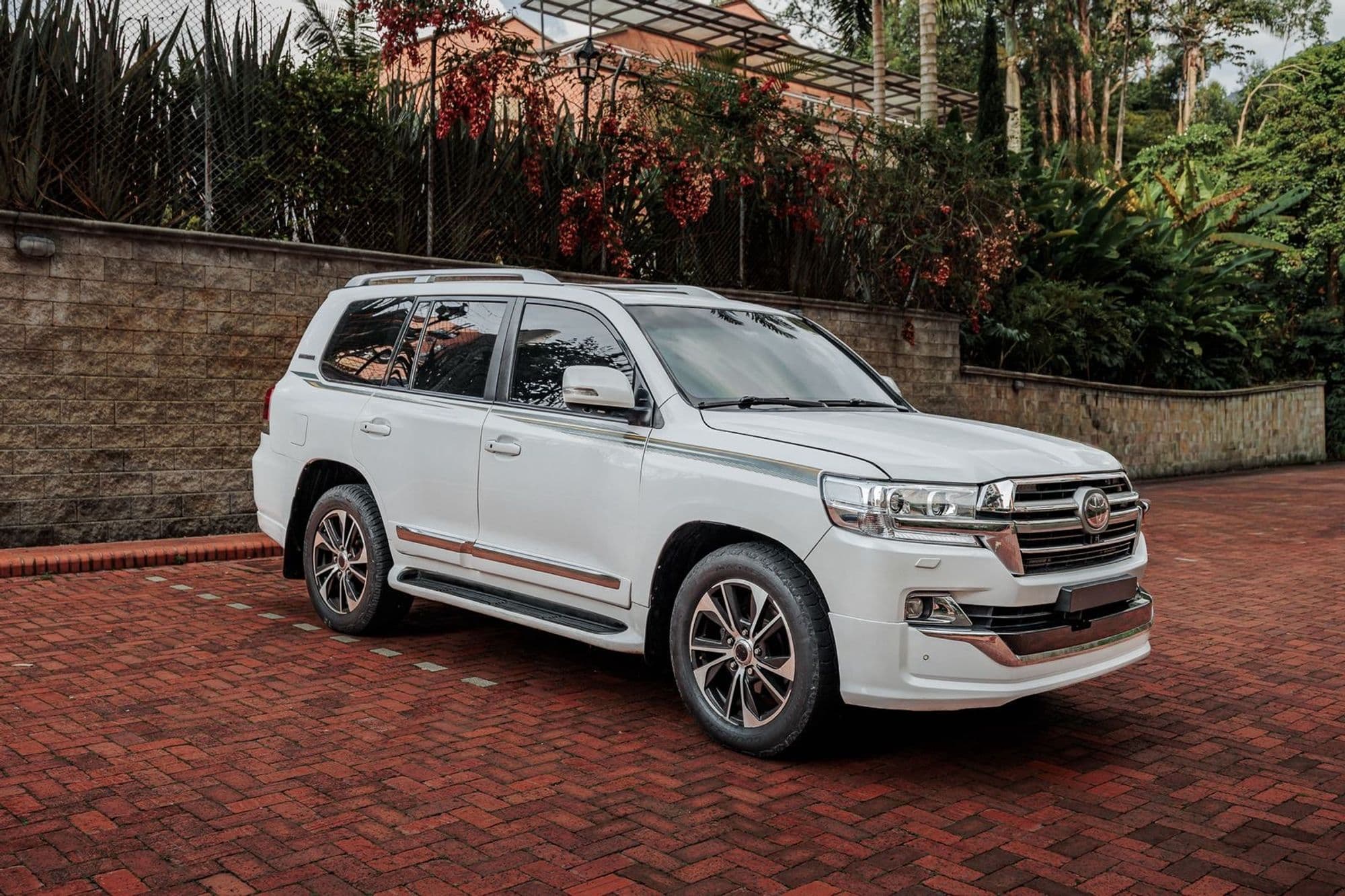 TOYOTA SÁHARA LC200 LAND CRUISER V8 VX DIESEL BLINDAJE 2 PLUS DIESEL - imagen 1