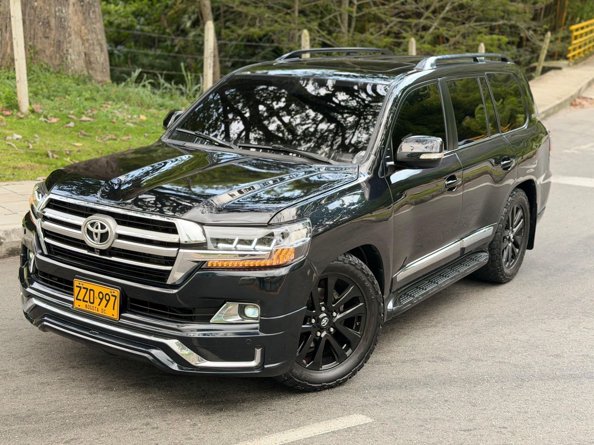 Toyota Sahara LC200 Blindaje 2 2014 Diesel - imagen 1