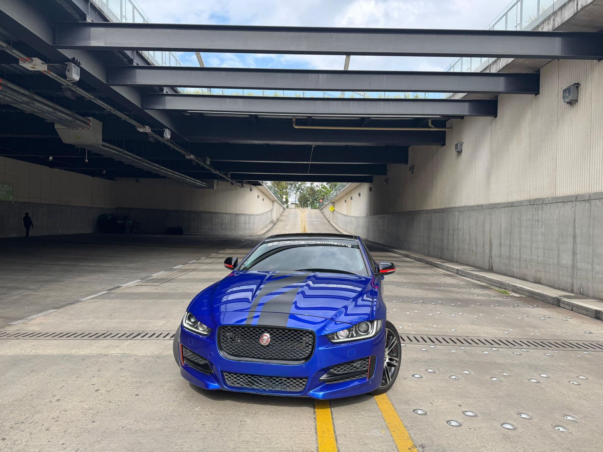 Jaguar XE R-Sport - imagen 1