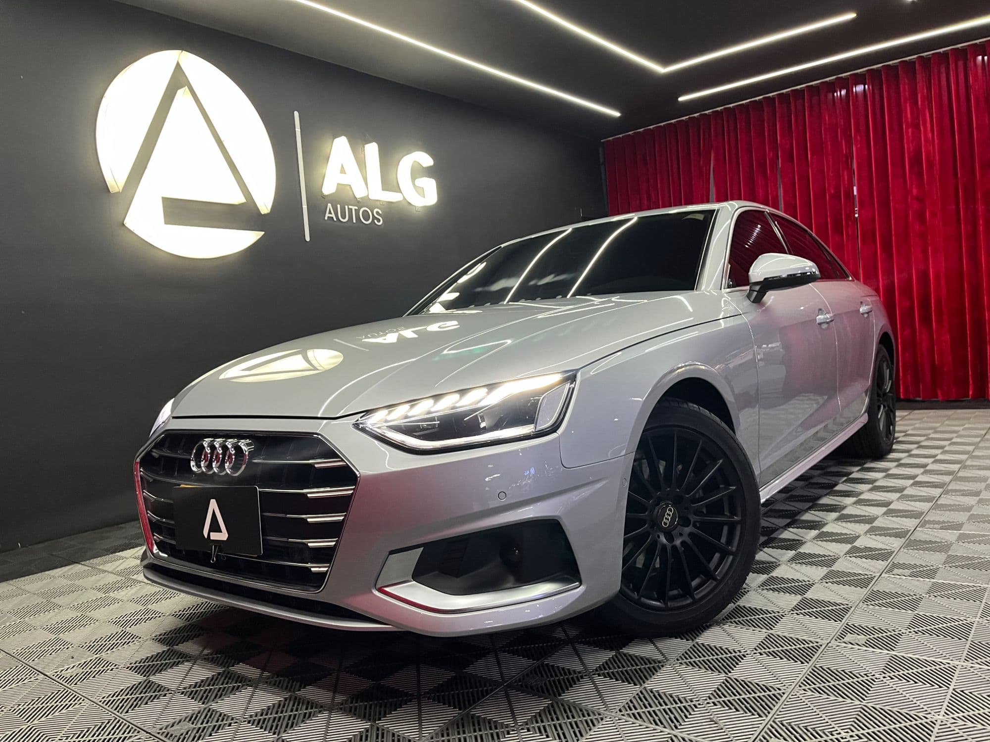 Audi A4 Advance Híbrido - imagen 1