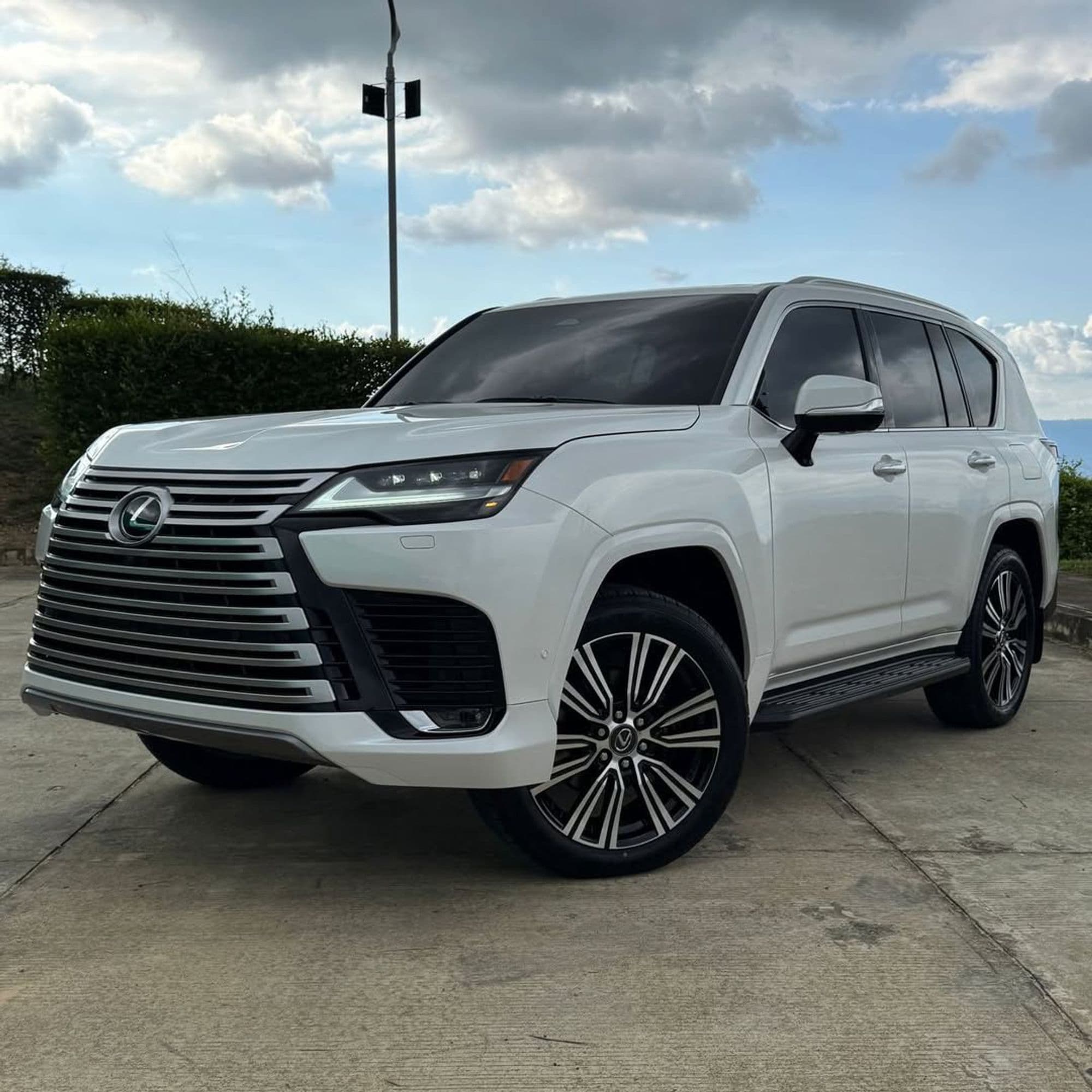 LEXUS LX 700h LUXURY MODELO 2025 HÍBRIDA 0 KM - imagen 1