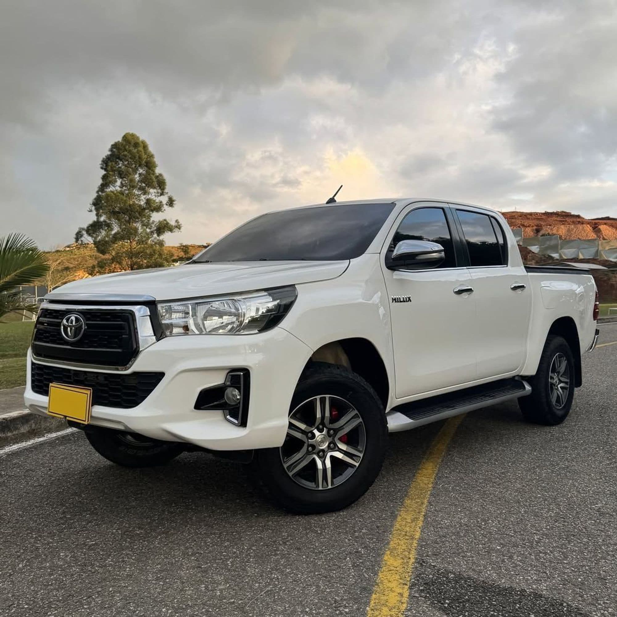 TOYOTA HILUX ROCCO 2.4 DIÉSEL MECÁNICA 4X4 2017 - imagen 1