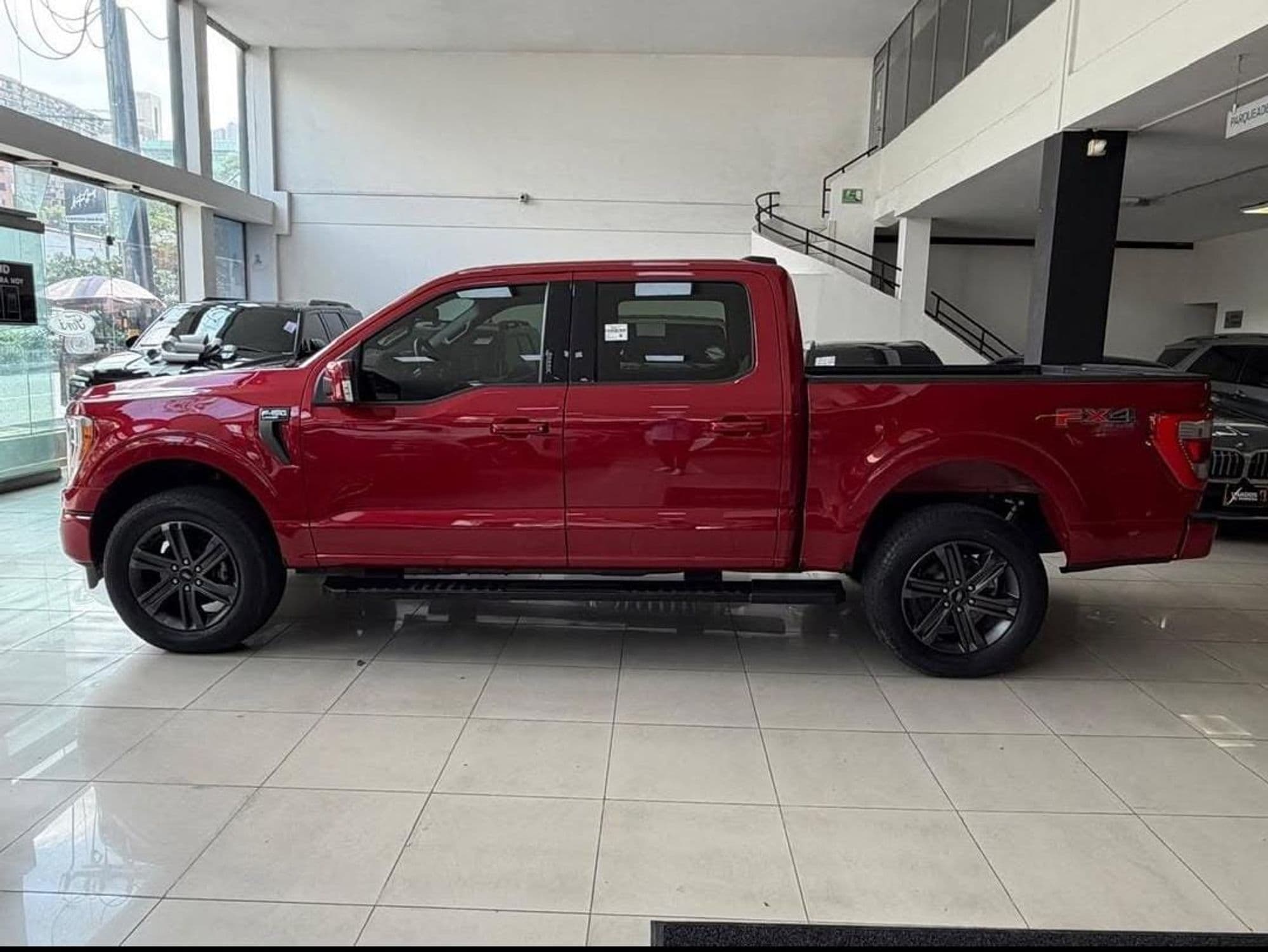 Ford F-150 Lariat Sport 2023 - imagen 1