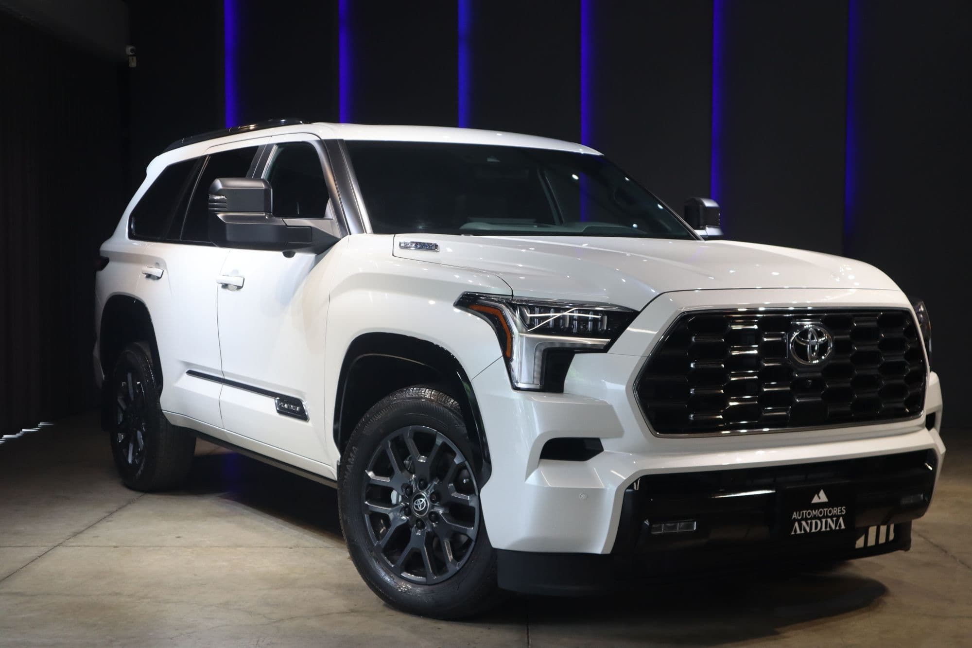 Toyota Sequoia Platinum i-FORCE MAX - imagen 1