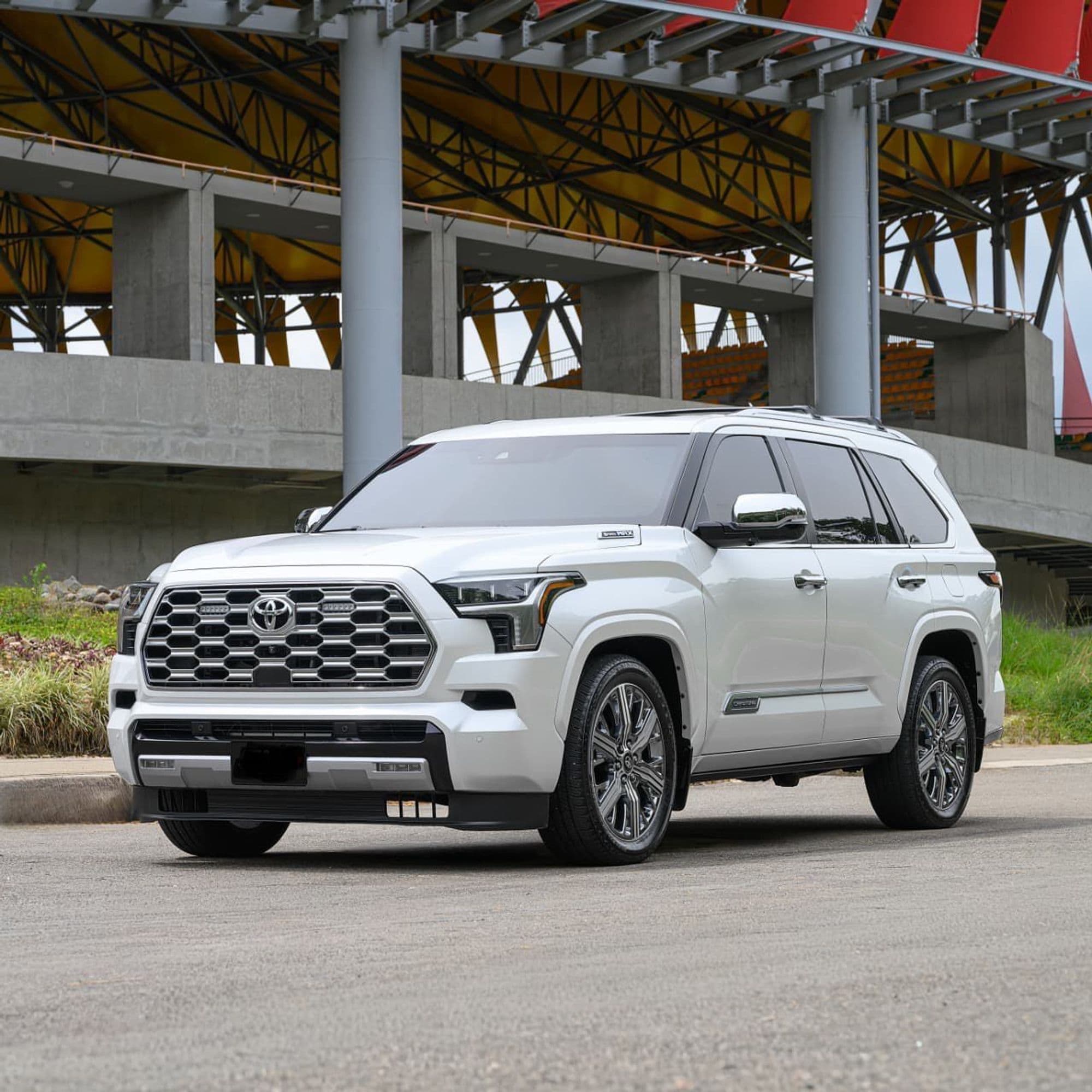 TOYOTA SEQUOIA CAPSTONE HÍBRIDA B2 2025 - imagen 1