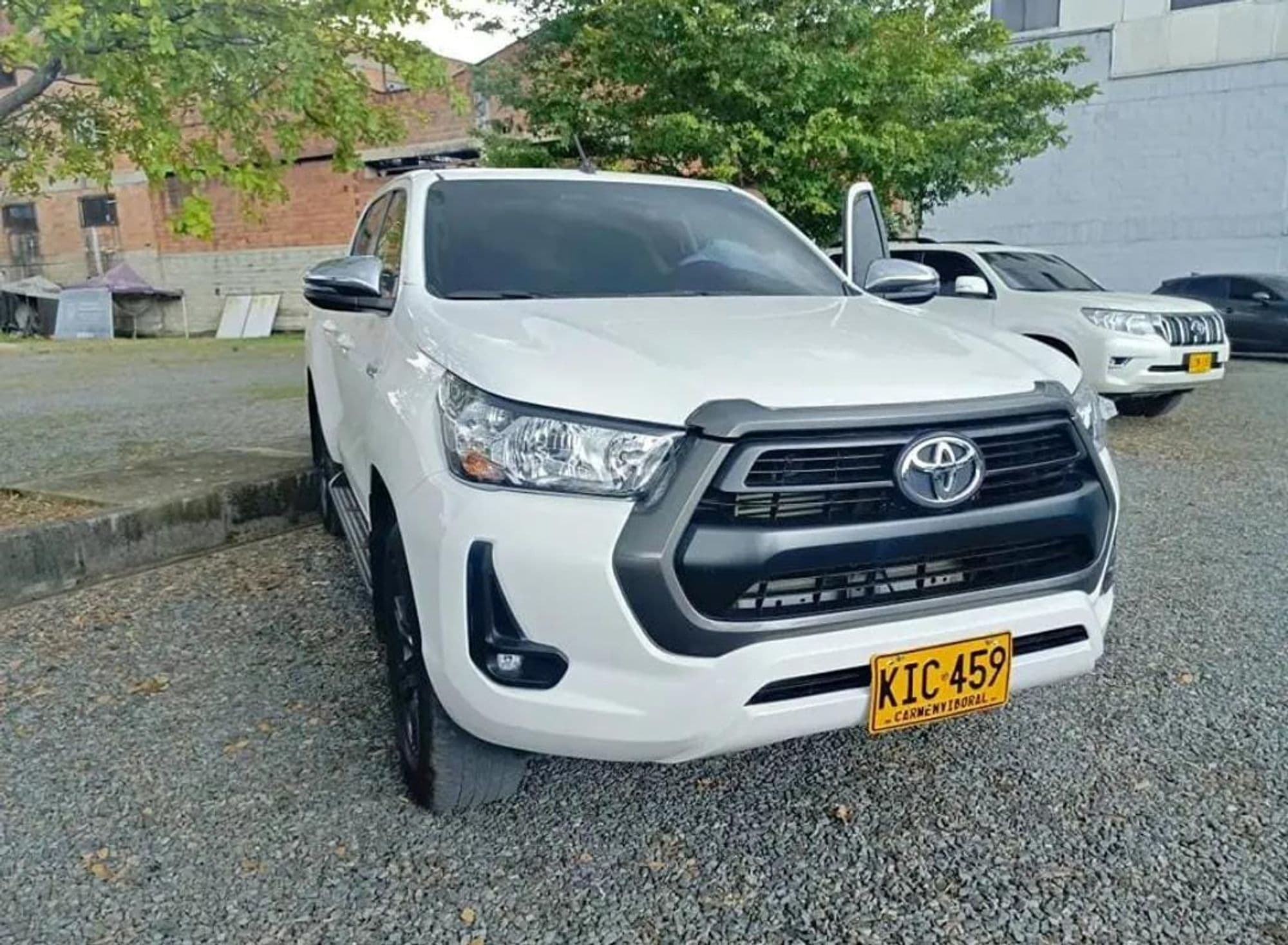 Toyota Hilux 2023 - imagen 1