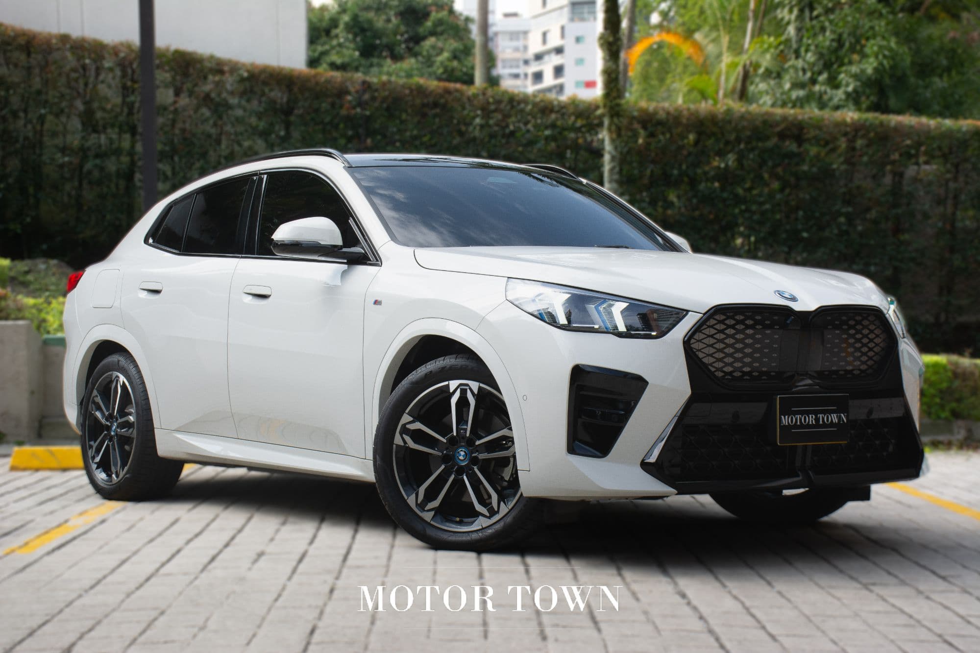 BMW iX2 XDRIVE30 - imagen 1