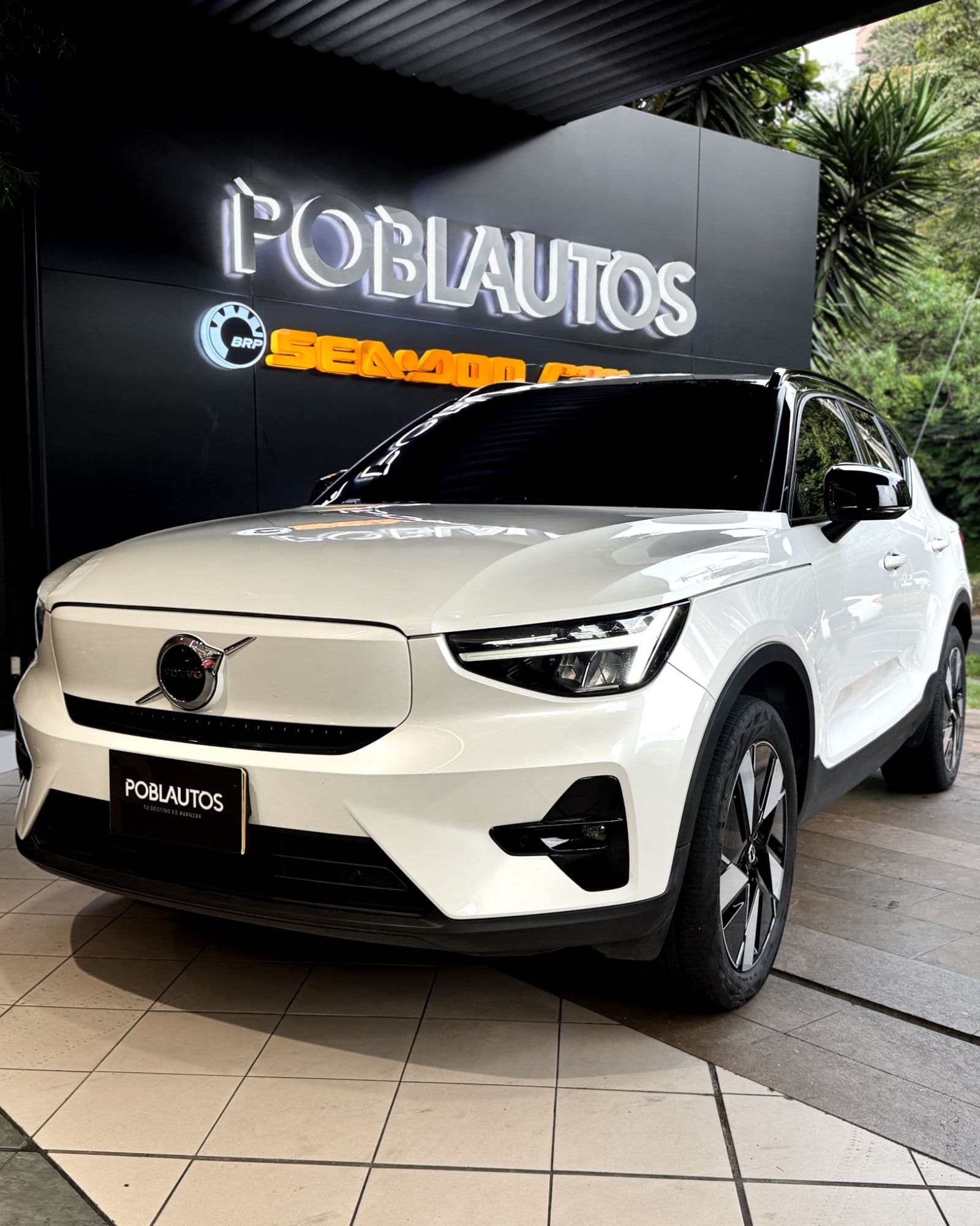 Volvo XC40 Recharge Plus Eléctrica 2024 - imagen 1