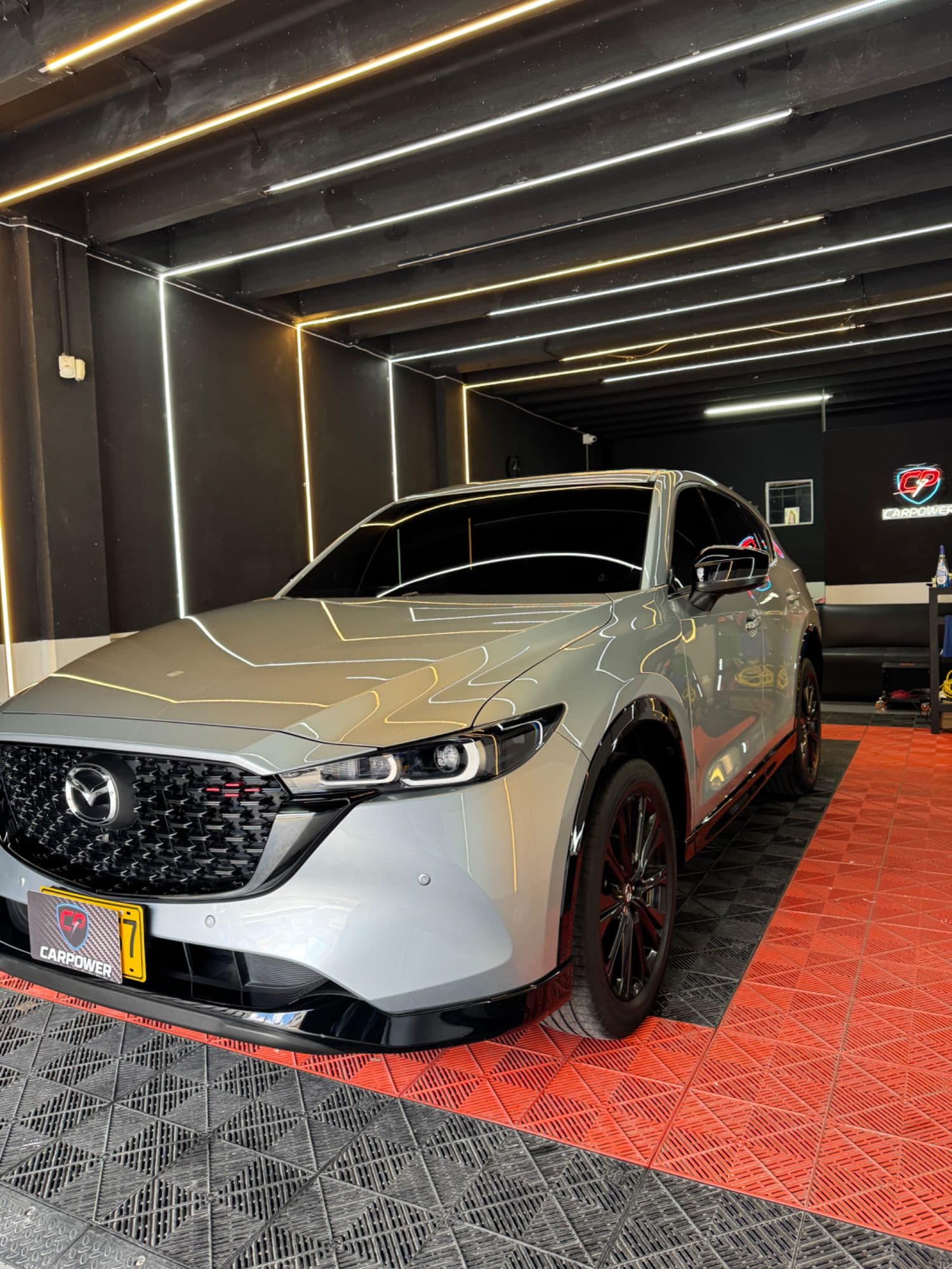 Vendo Mazda cx5 modelo 2023 CARBÓN EDITION - imagen 1