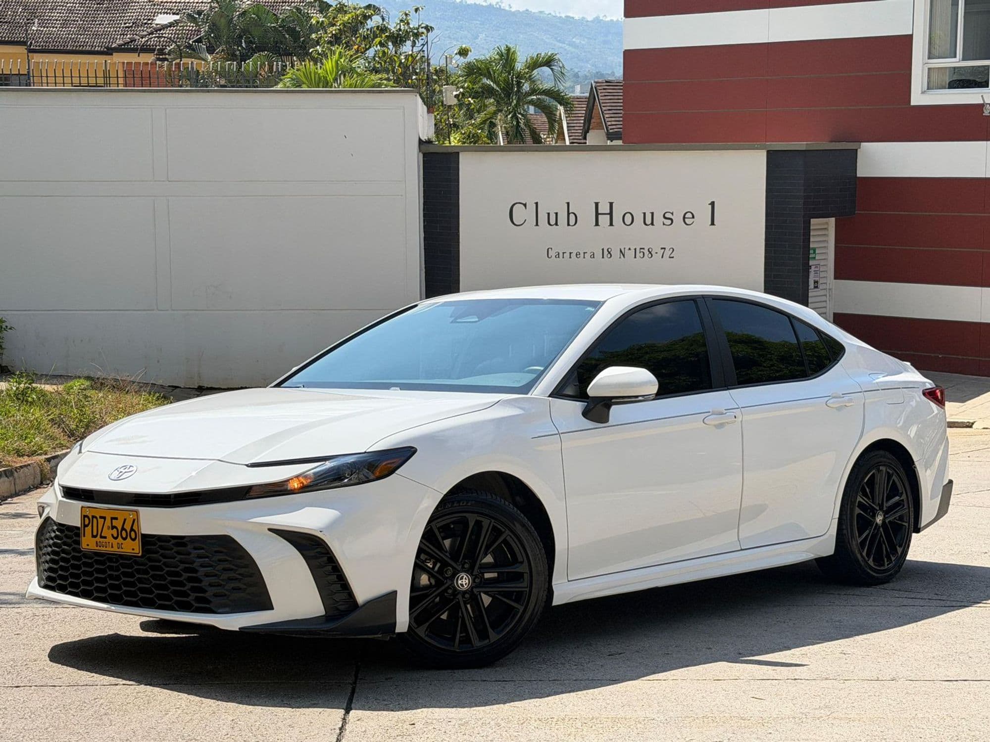 TOYOTA CAMRY HEV SE 2025 HÍBRIDO - imagen 1