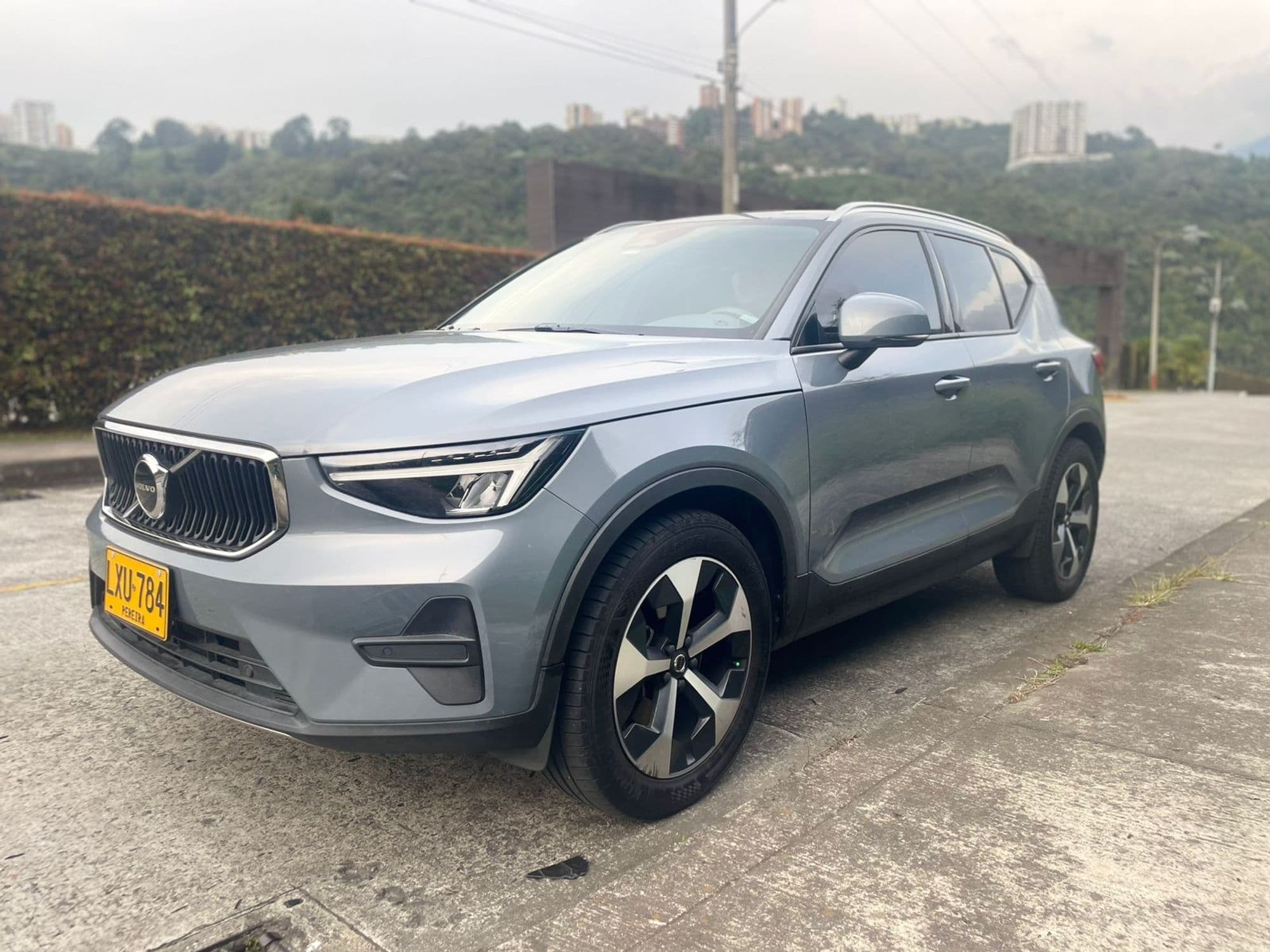 Volvo XC40 b4 Hibrida 2023 - imagen 1