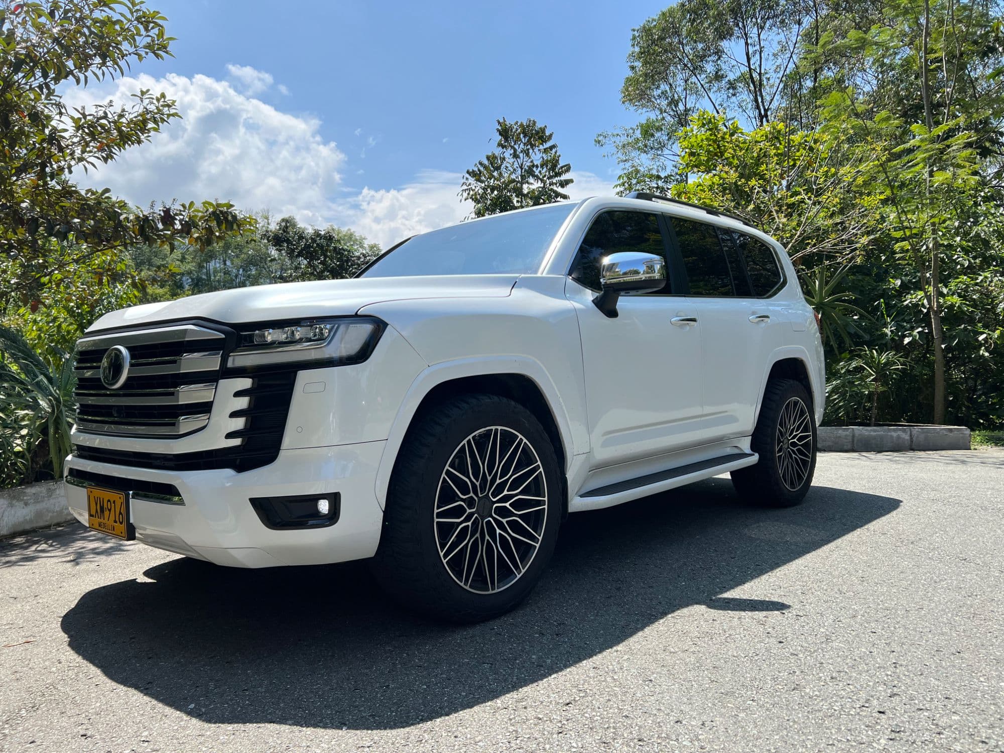 TOYOTA LC300 ZX BLINDAJE 2 PLUS 2023 - imagen 1