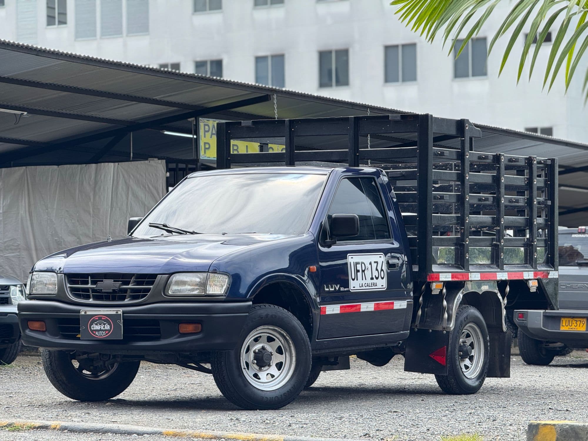 Chevrolet Luv 2200 estacas - imagen 1