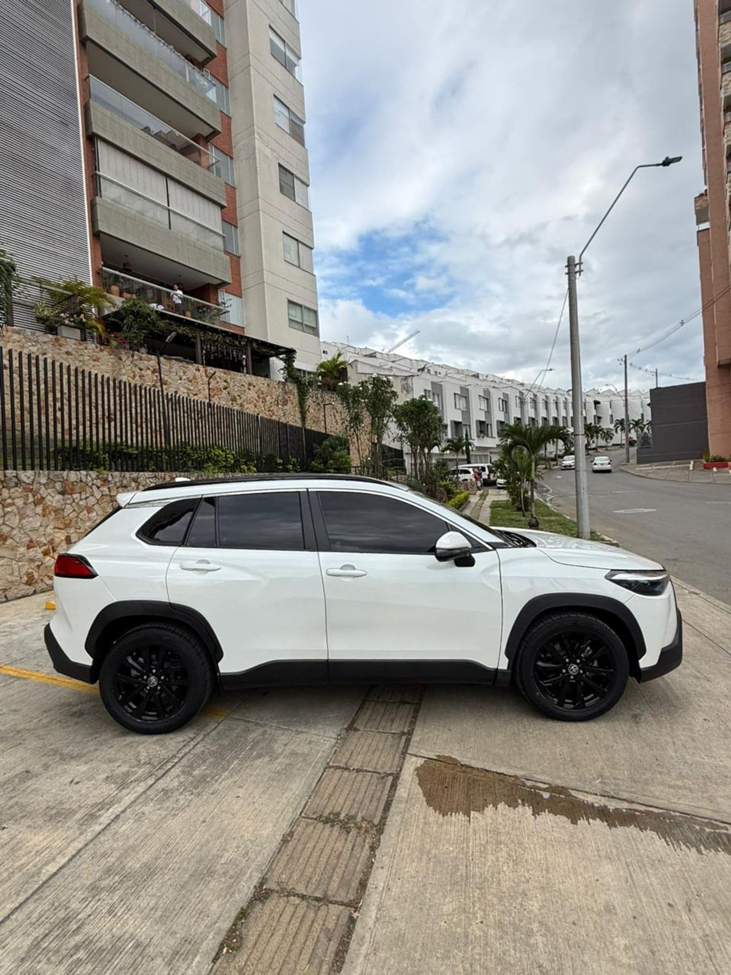 TOYOTA COROLLA CROSS 2023 - imagen 1