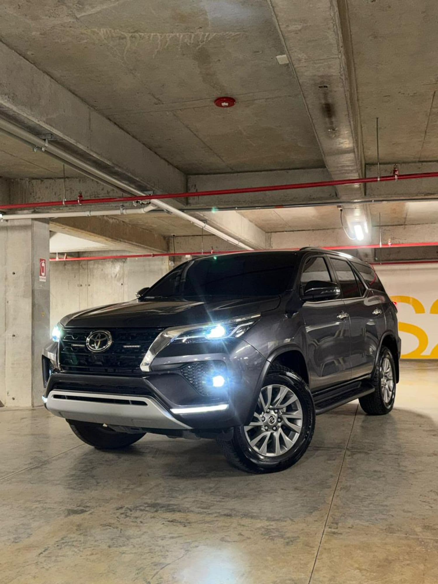 TOYOTA FORTUNER SRV MOD 2024 - imagen 1