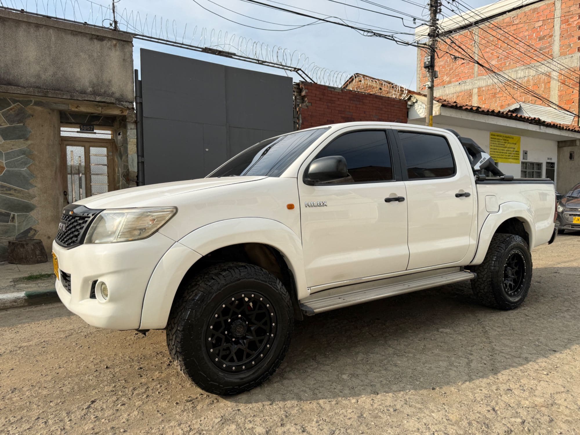 Toyota Hilux 2012 - imagen 1