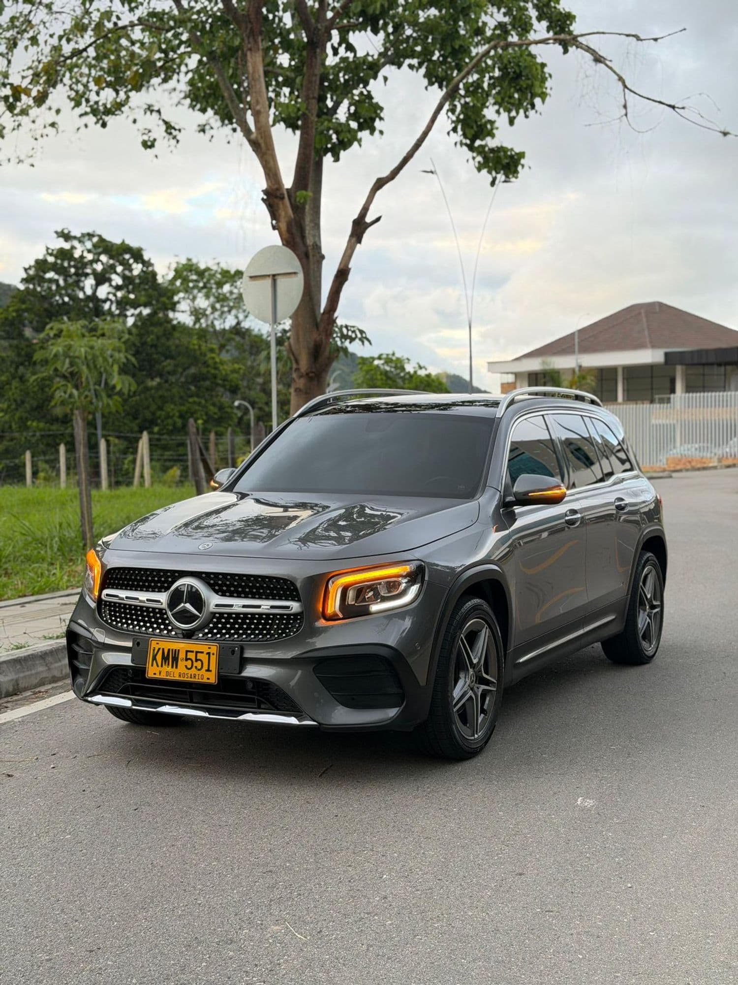 MERCEDES-BENZ GLB 200 MODELO 2022 PAQUETE AMG - imagen 1