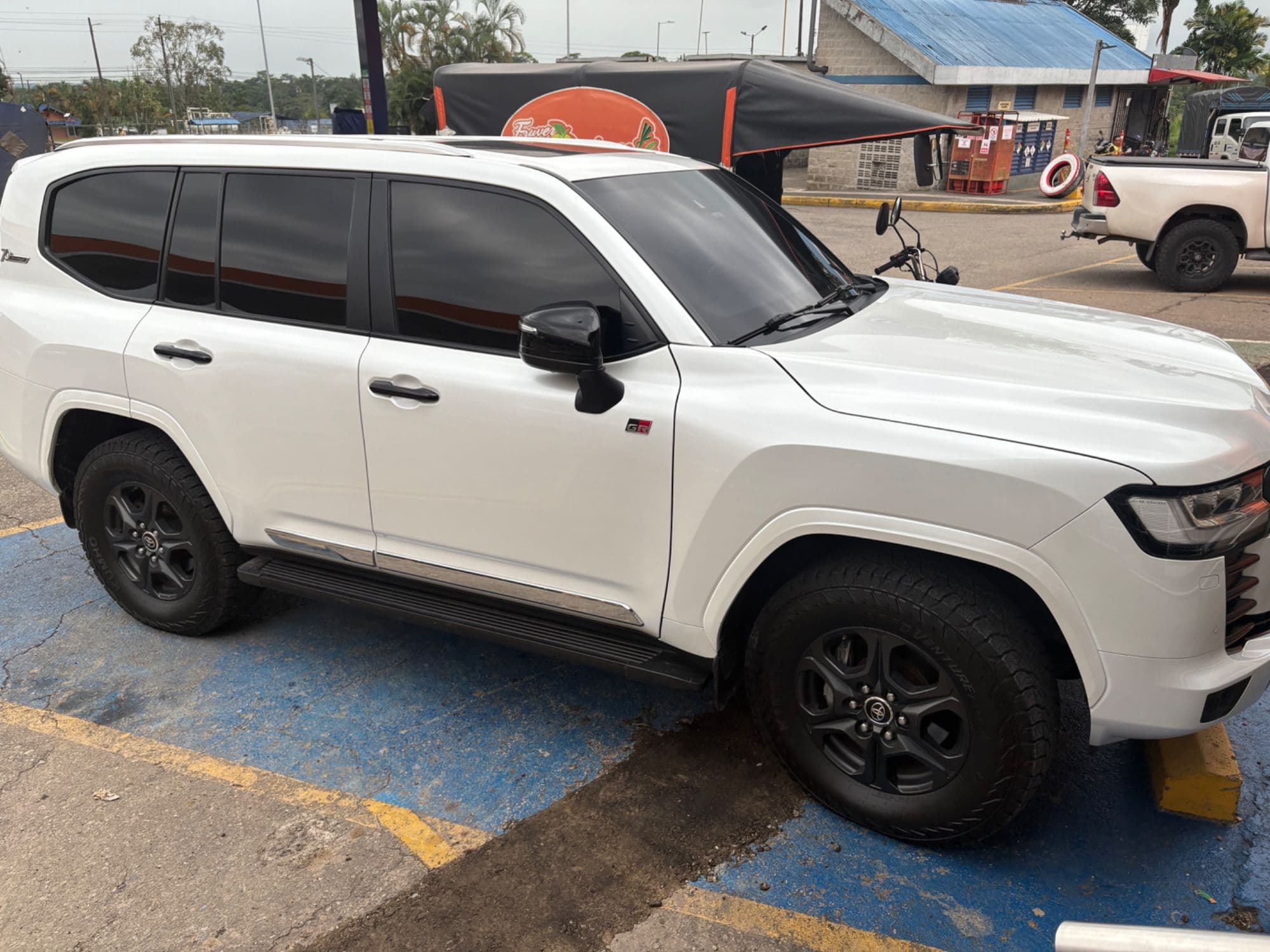 Toyota lc300 - imagen 1