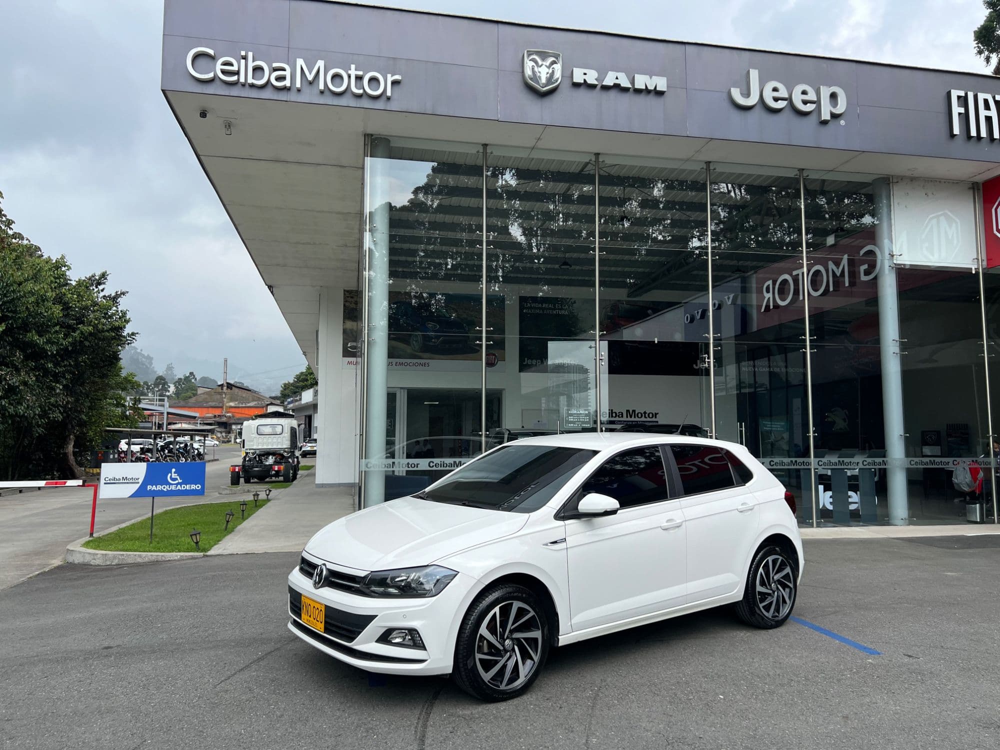 Volkswagen polo - imagen 1