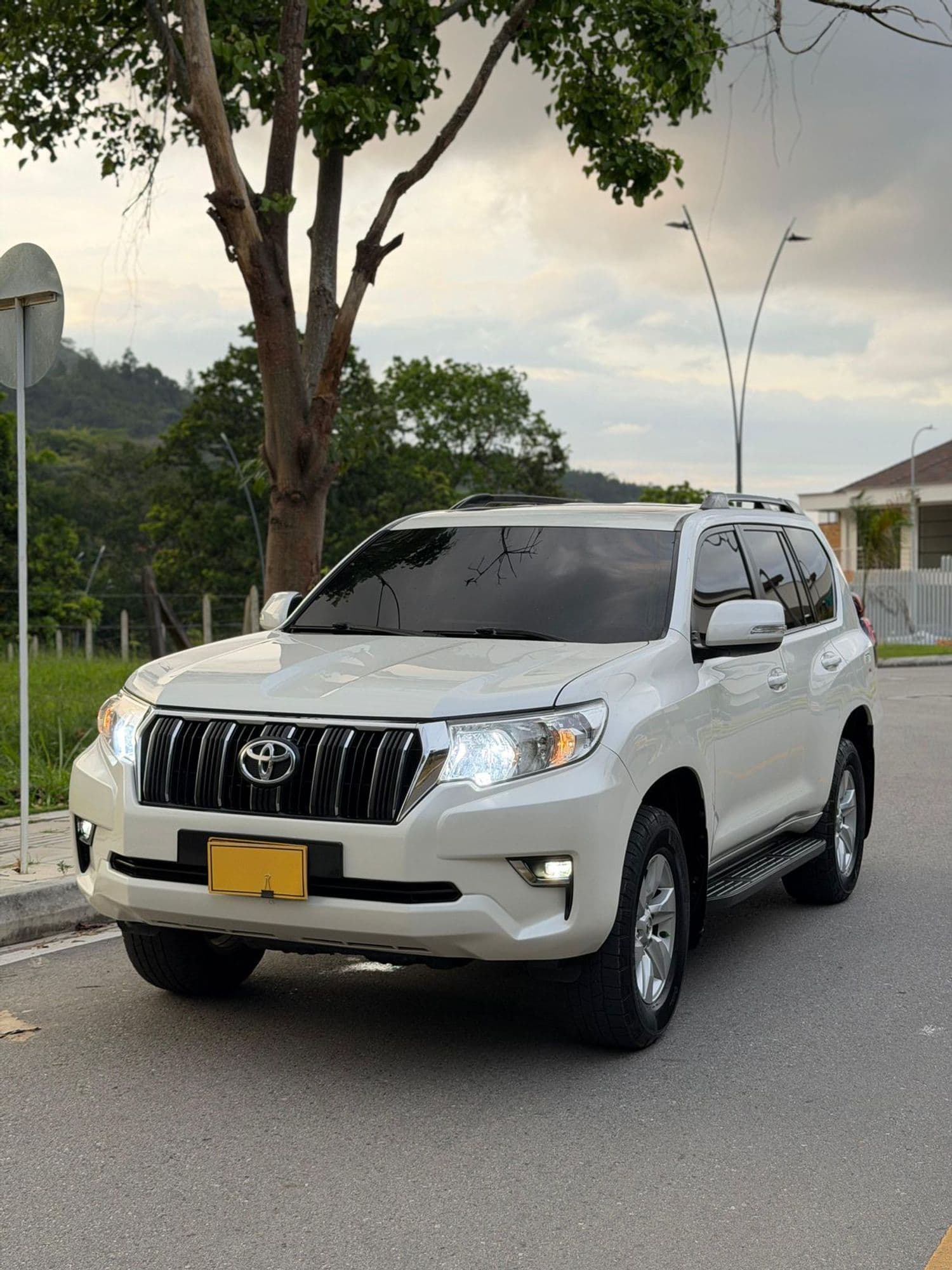 TOYOTA PRADO TXL 2020 3.0 DIÉSEL 4x4 BLINDAJE 2 - imagen 1
