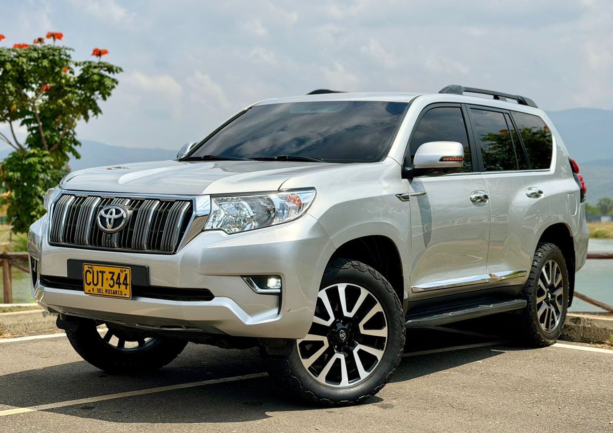 TOYOTA PRADO TX 2012 ACTUALIZADA 2020 4.0 GASOLINA 4x4 - imagen 1