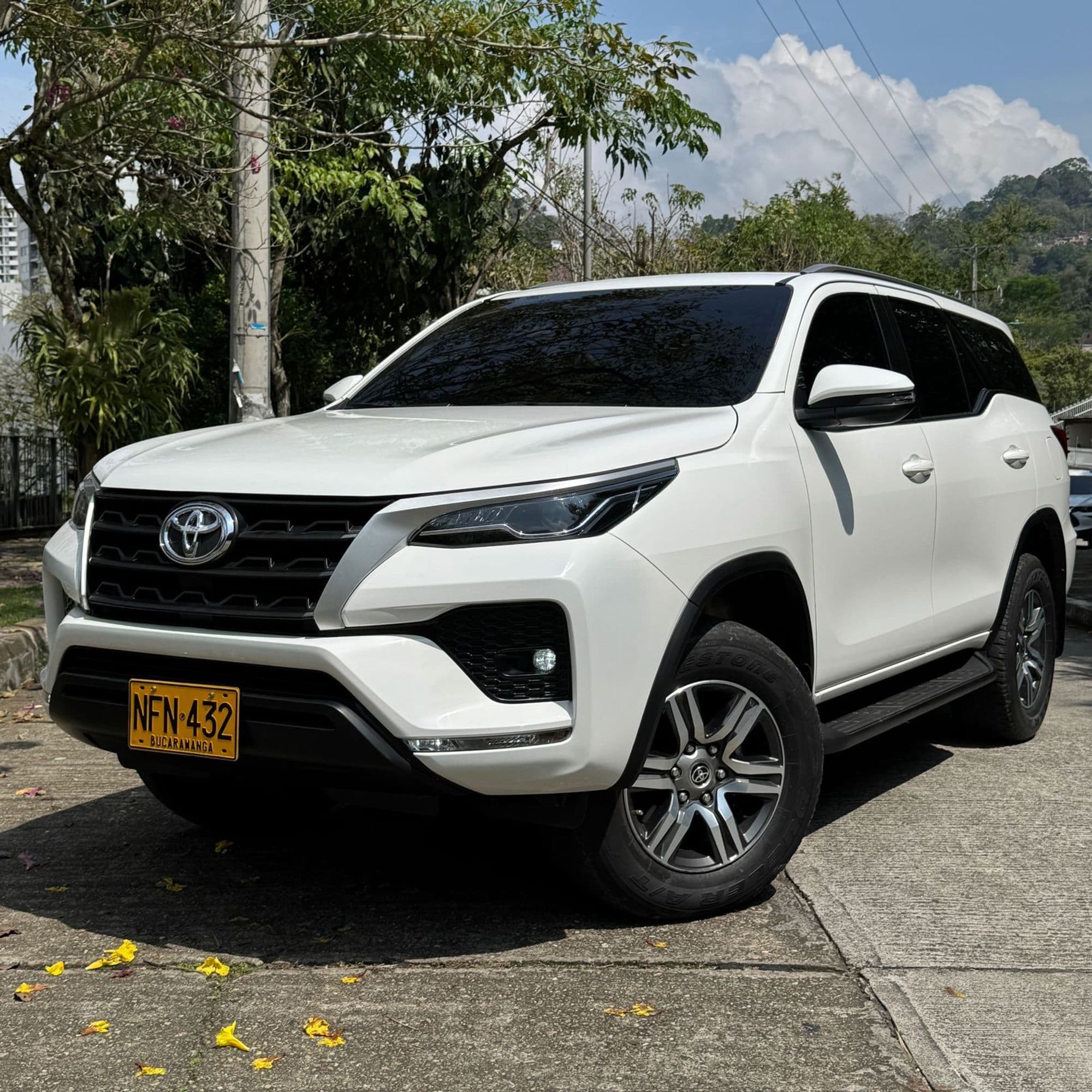 Toyota Fortuner SR 2023 diesel - imagen 1