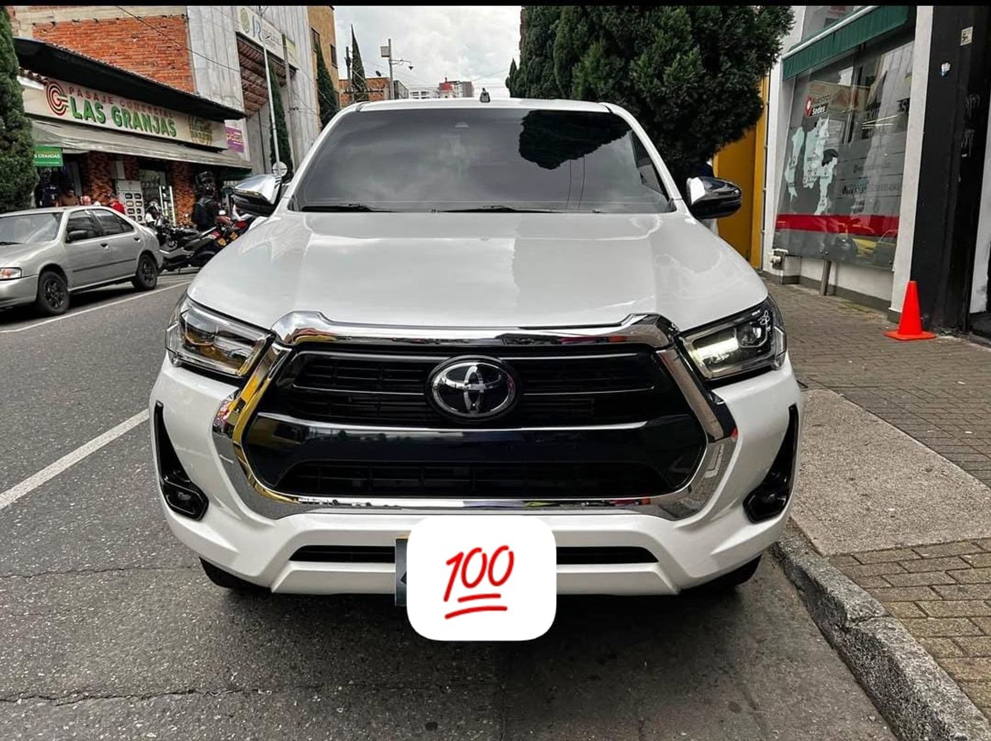 Toyota Hilux SRX 2023 - imagen 1