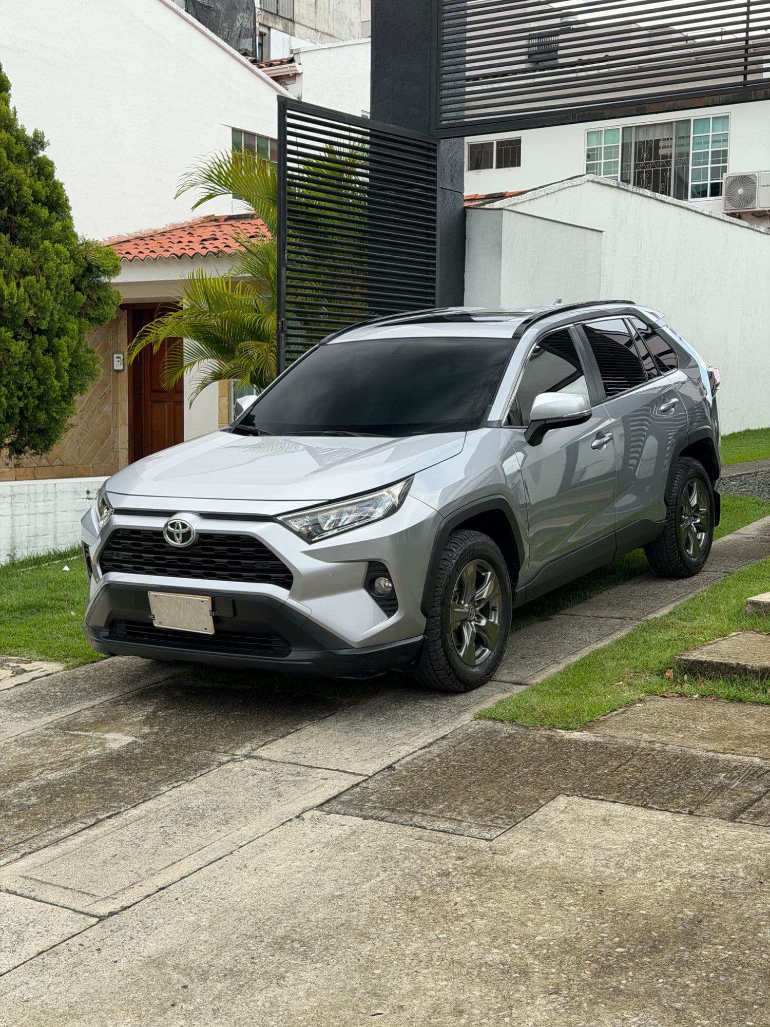 Toyota Rav4 XLE 2020 - imagen 1