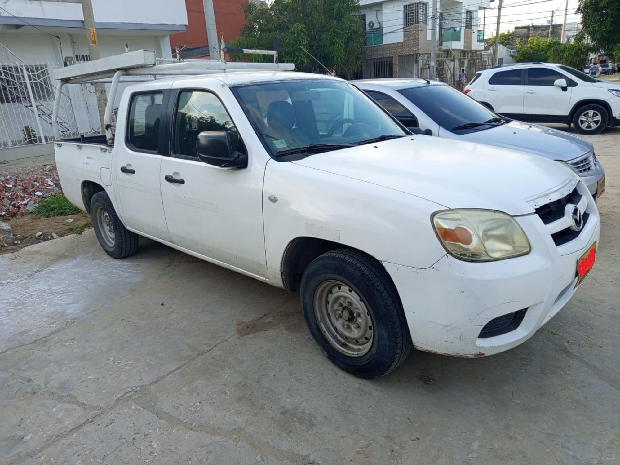 MAZDA BT-50 4X2 GASOLINA - imagen 1