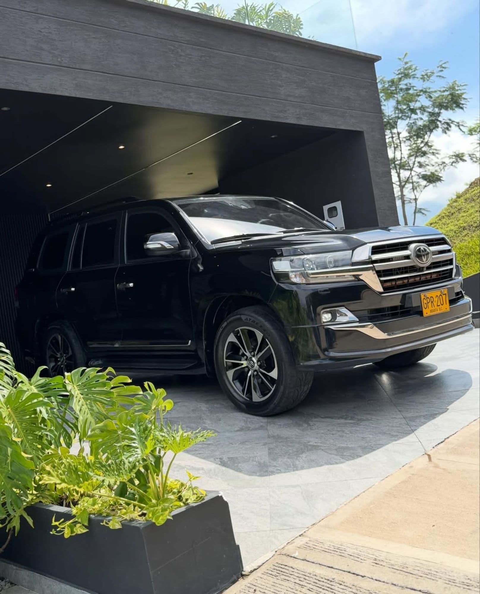 Toyota Sahara LC200 EUROPEA LOUNGHE 2020 - imagen 1