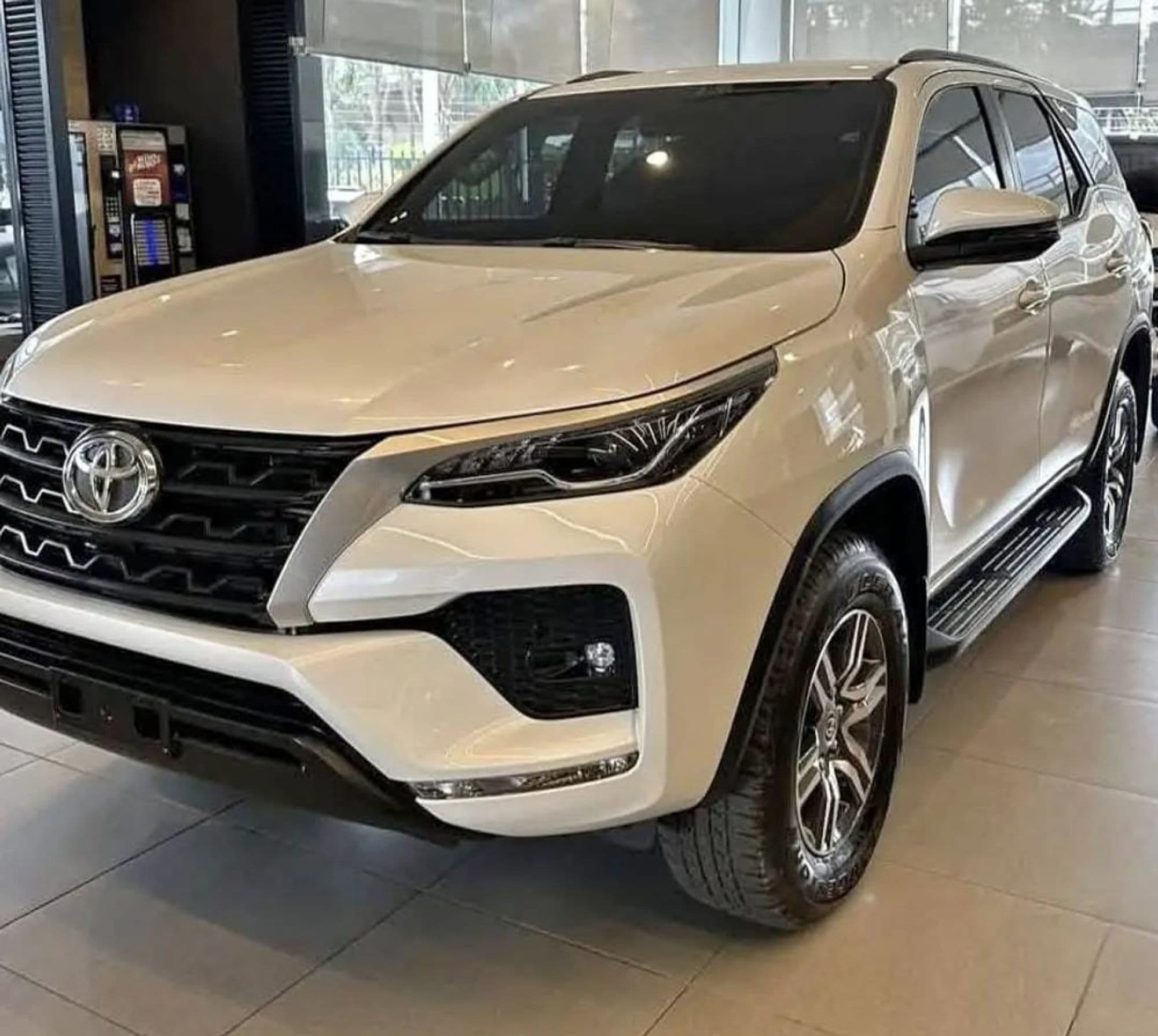 Toyota Fortuner SR 2026 - imagen 1